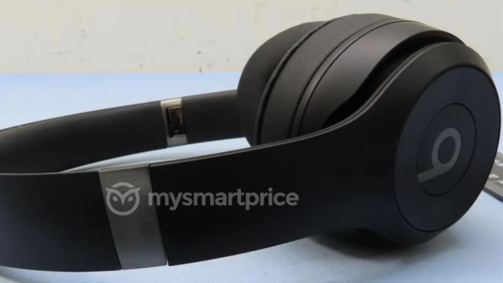 The Beats Solo 4 look remarkably similar to their predecessor.