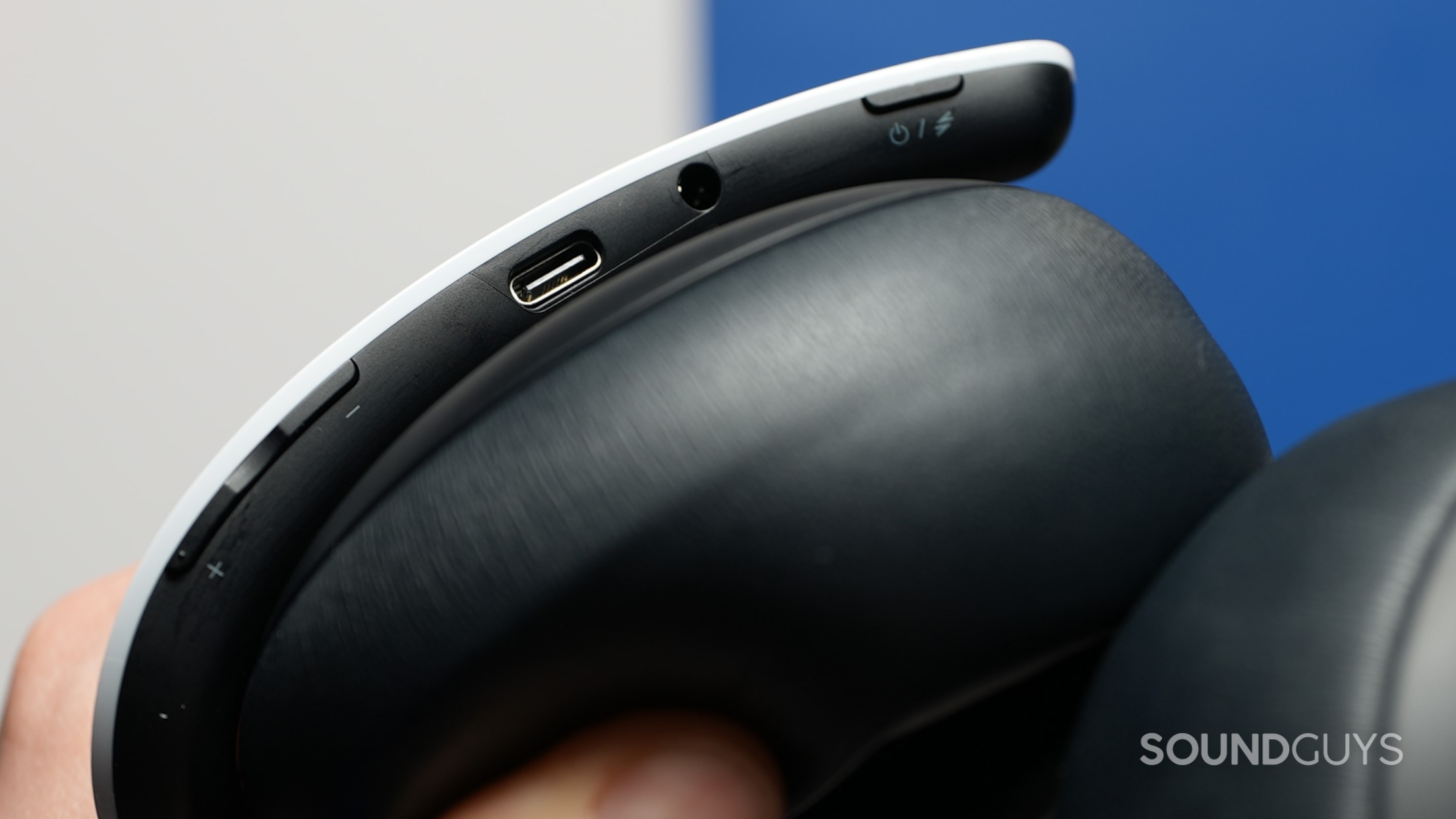 Physical button controls on the Pule Elite headset.