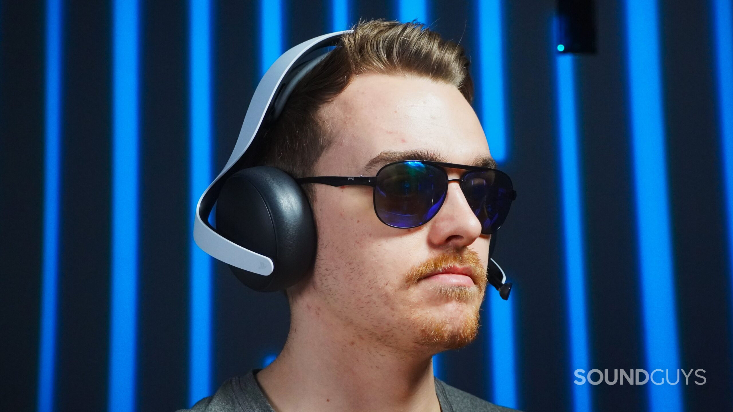 A mean wearing the PlayStation Pulse Explore headset while wearing sunglasses.