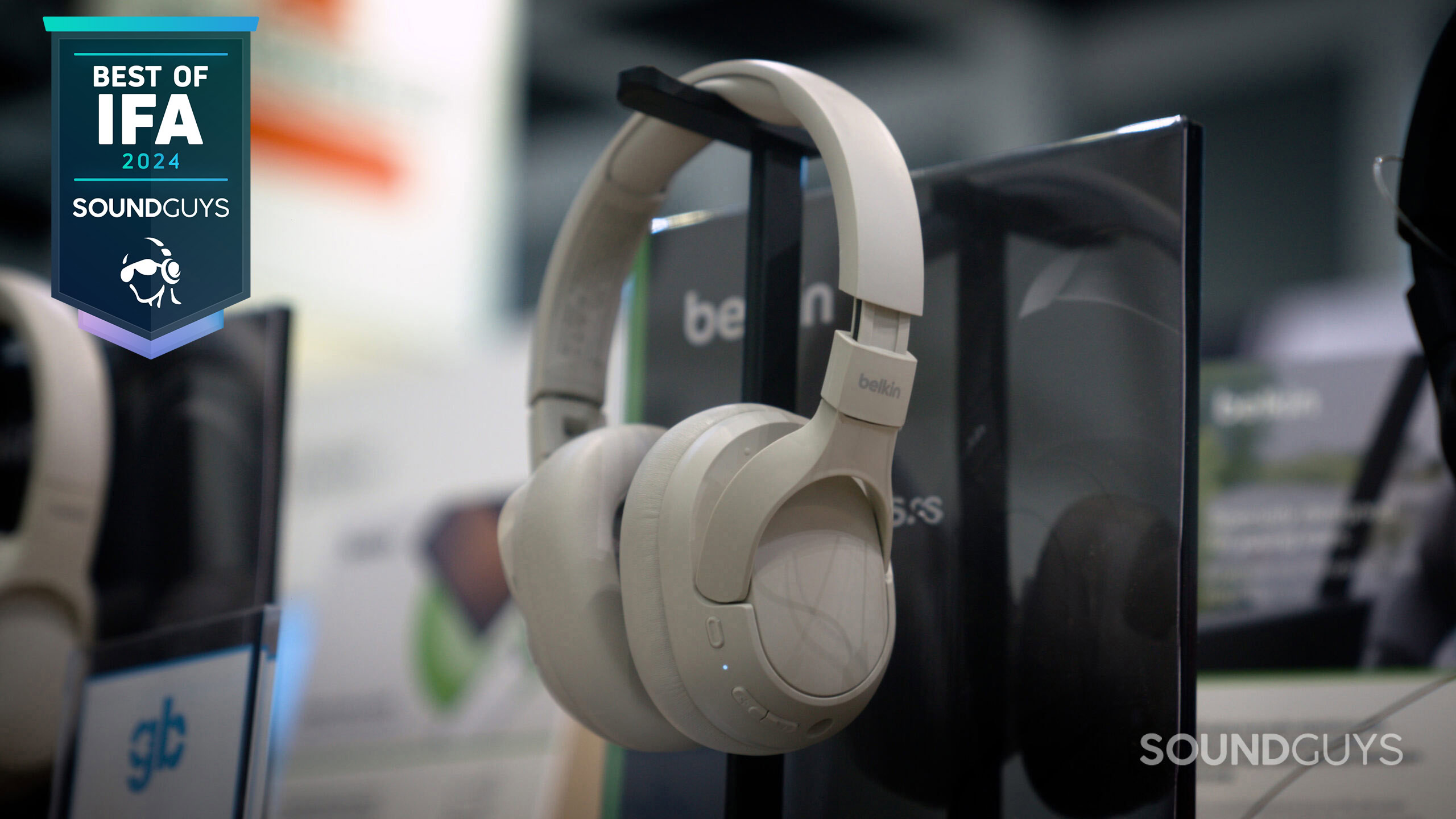 IFA-2024-Belkin-SoundForm-Isolate-headphones-on-stand-scaled Belkin SoundForm Isolate headphones on display at IFA 2024.