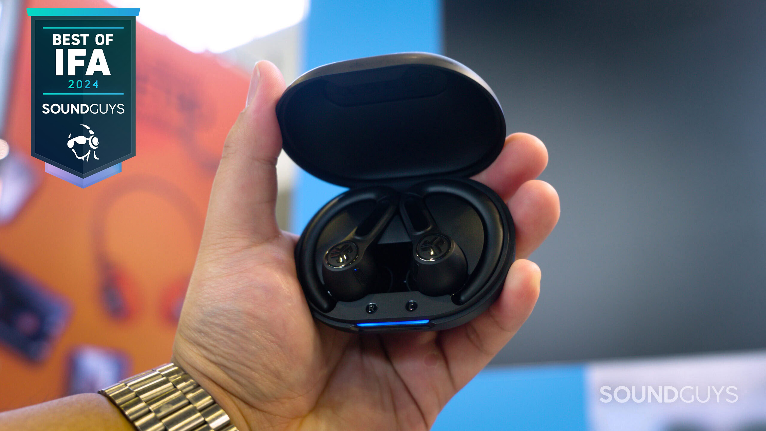 IFA-2024-JLab-Epic-Sport-ANC-3-earbuds-in-hand-scaled-e1725831966411 A hand holds the JLab Epic Sport ANC 3 earbuds.