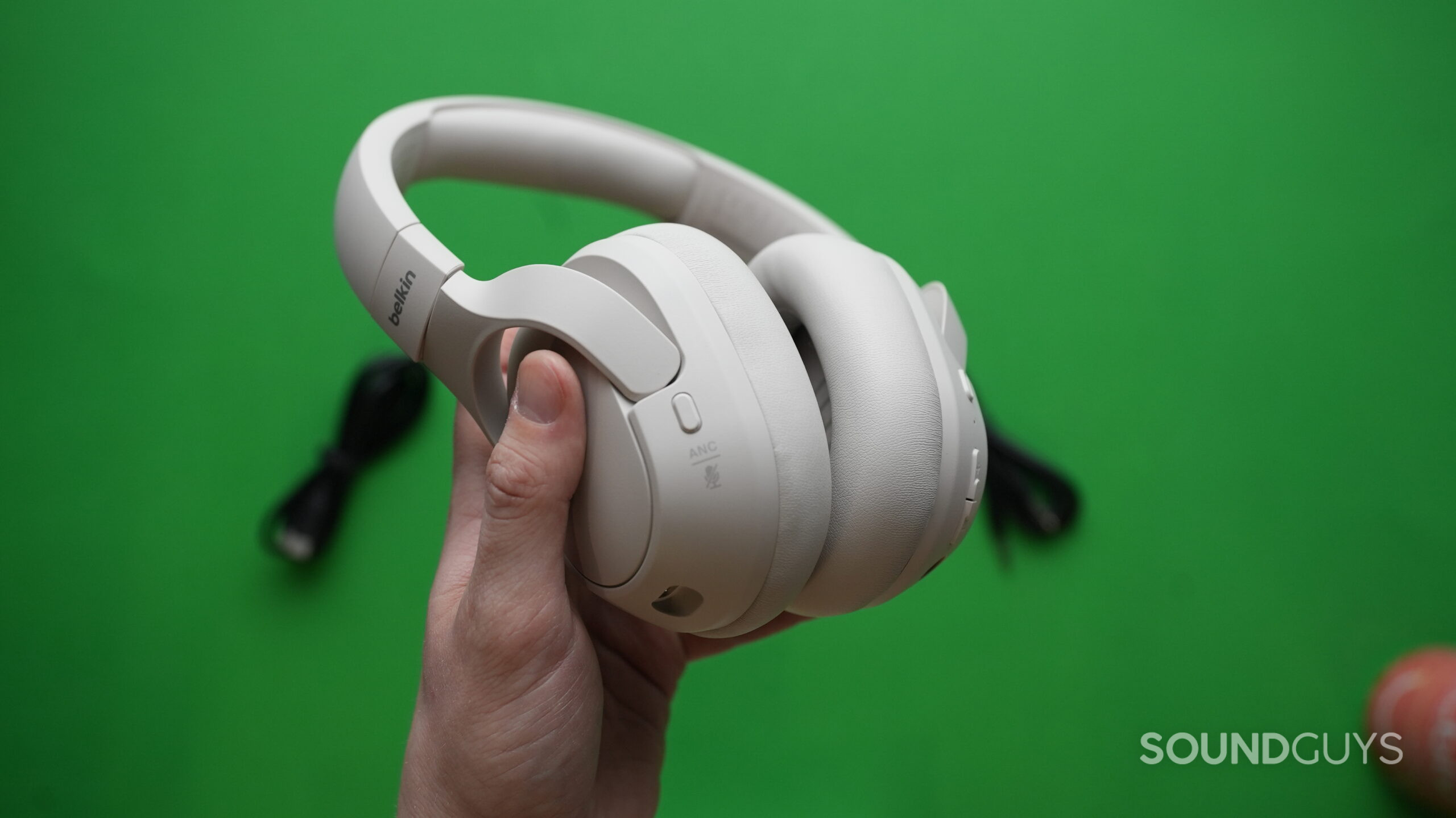 Belkin SoundForm Isolate headphones isolate left side controls