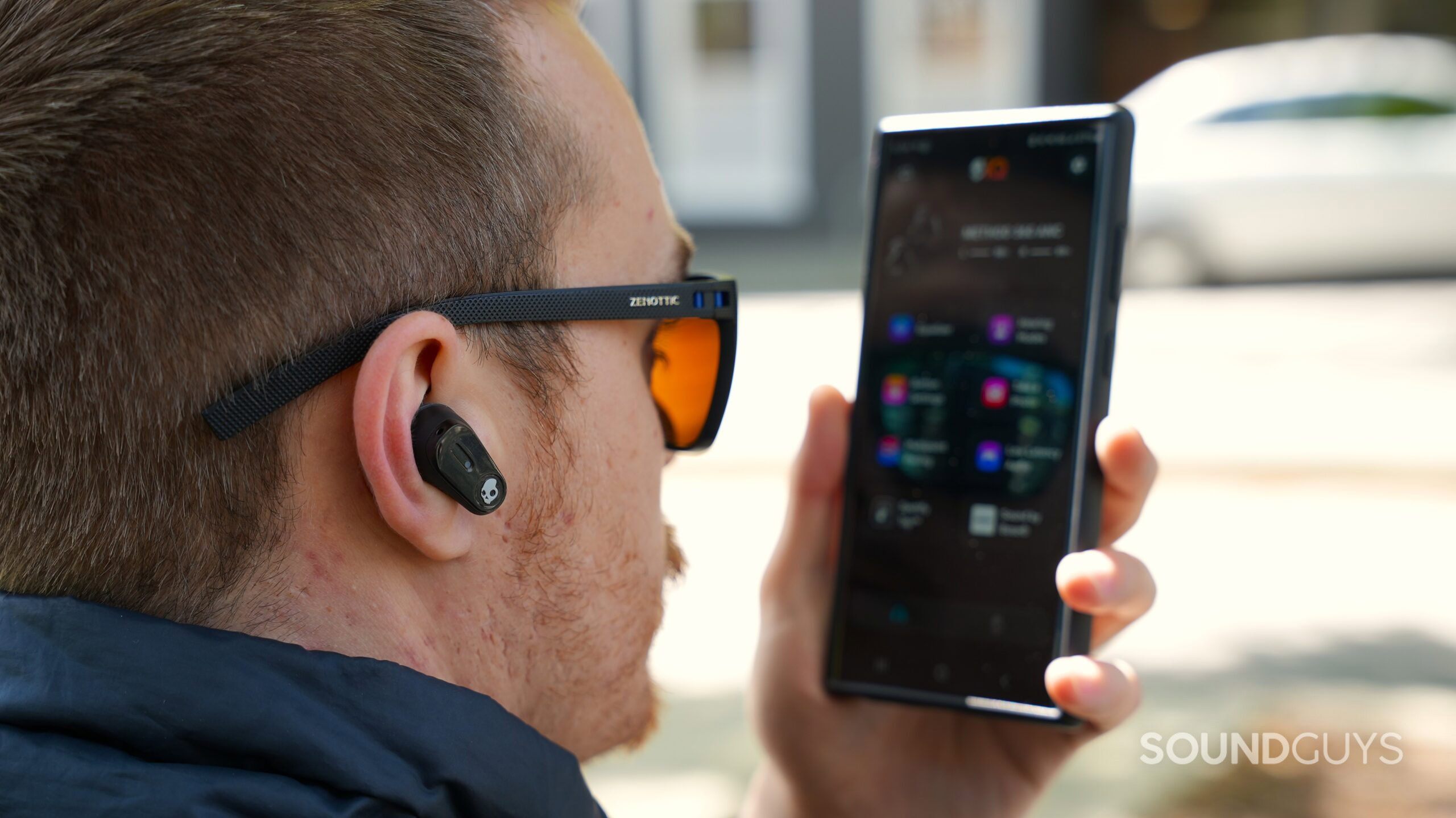 a man listening to the skullcandy method 360 anc