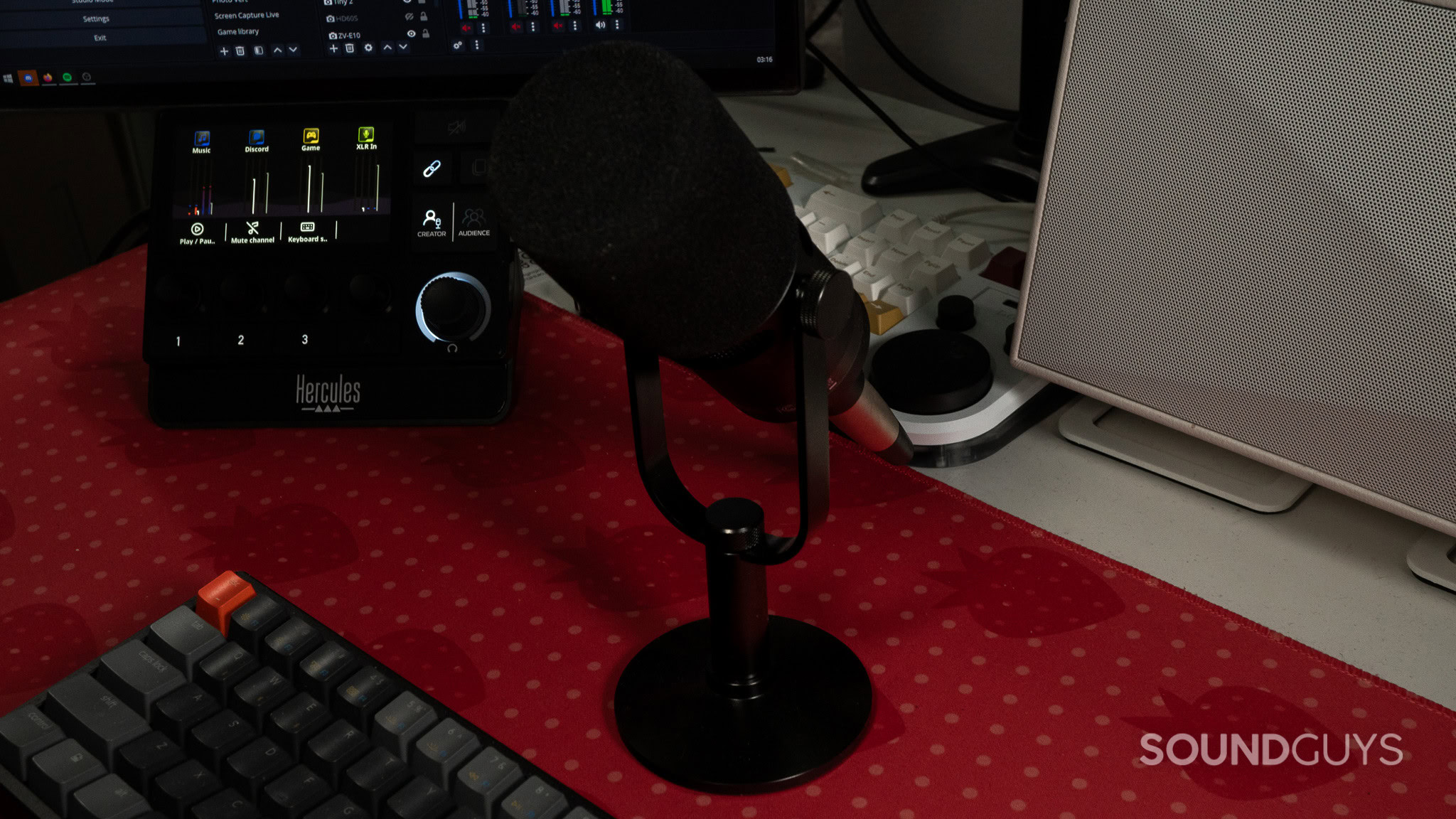 Hercules HXD-700 Hercules HXD-700 on stream desk.