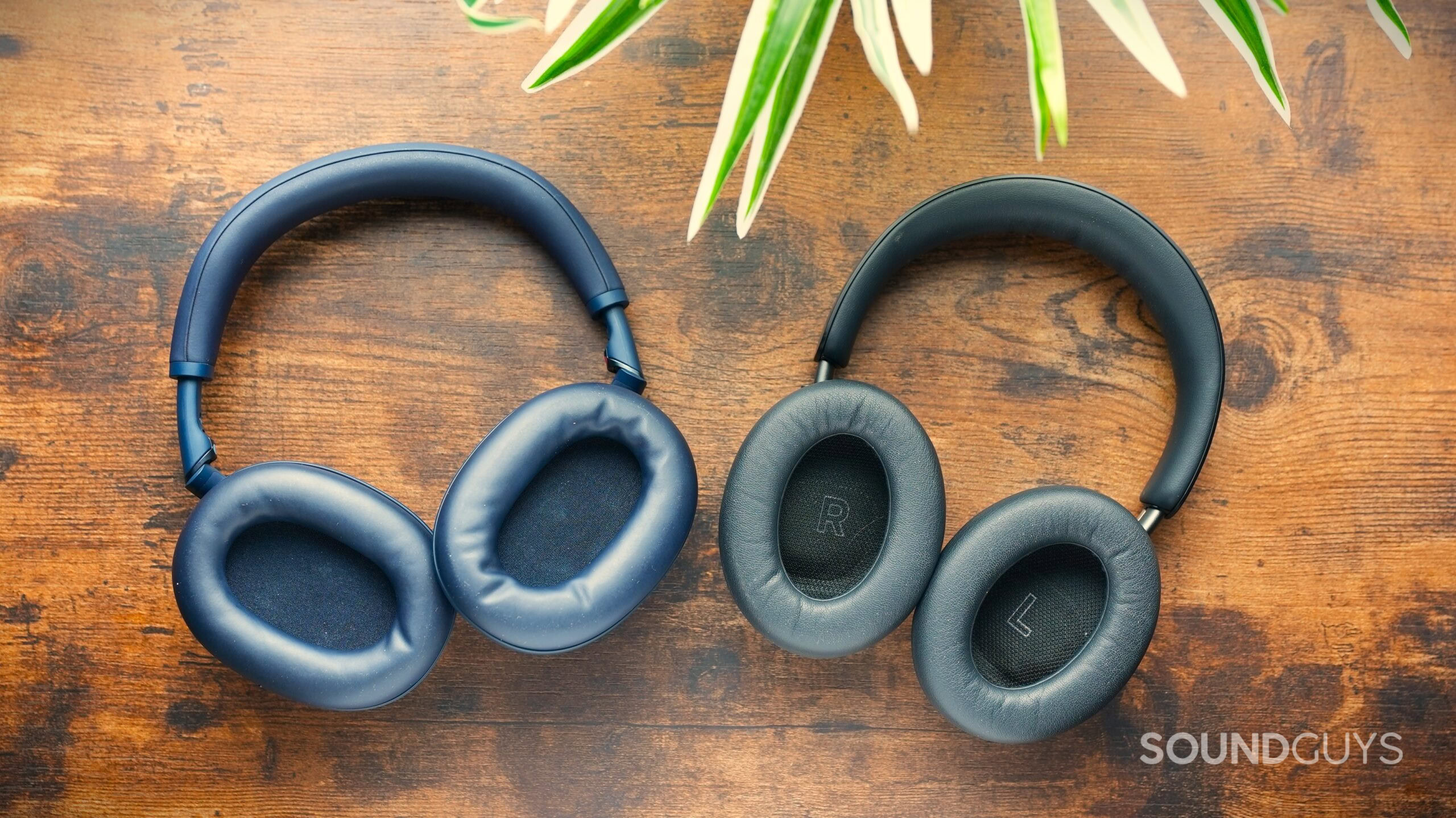Sony XM6 vs Bose QC Ultra 3 Sony XM6 vs Bose QC Ultra face up