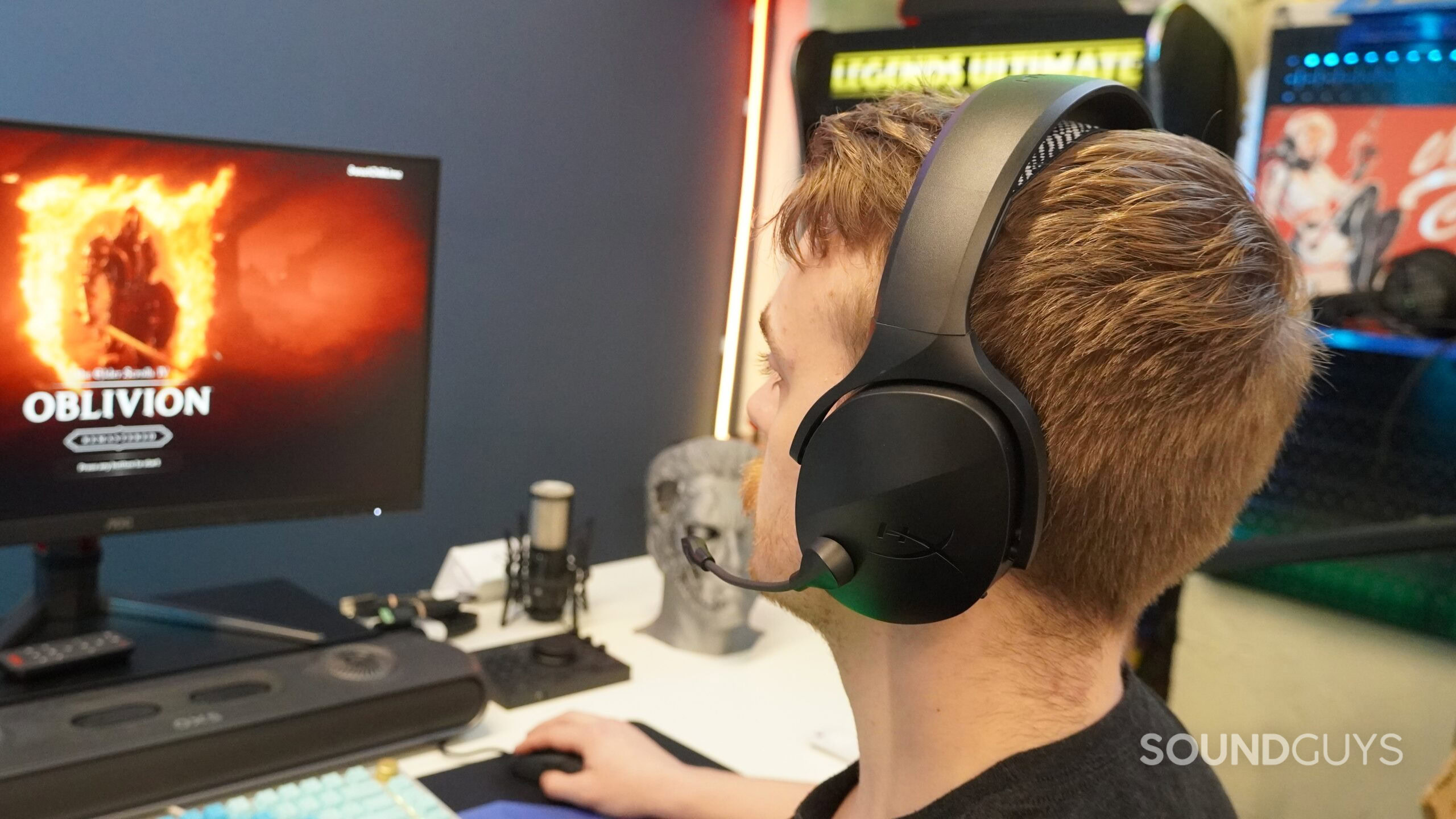 a man wearing the hyperx cloud jet a man wearing the hyperx cloud jet