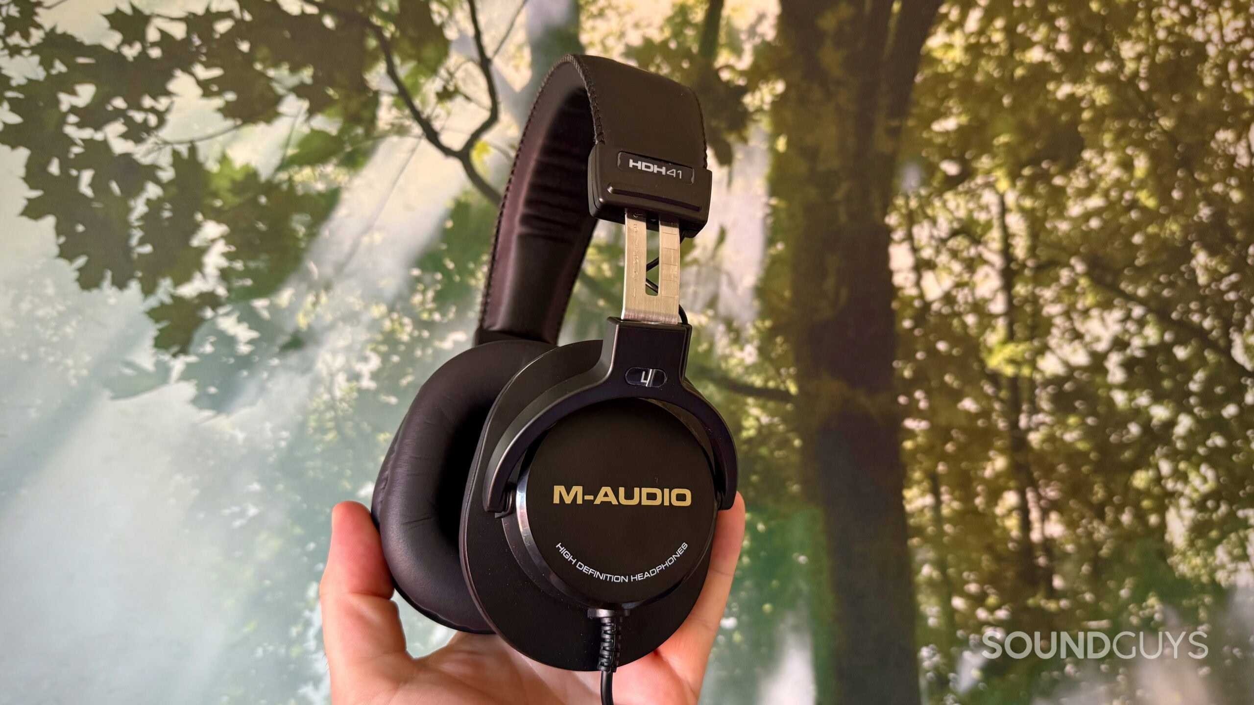 M-AUDIO HDH44 headphones.