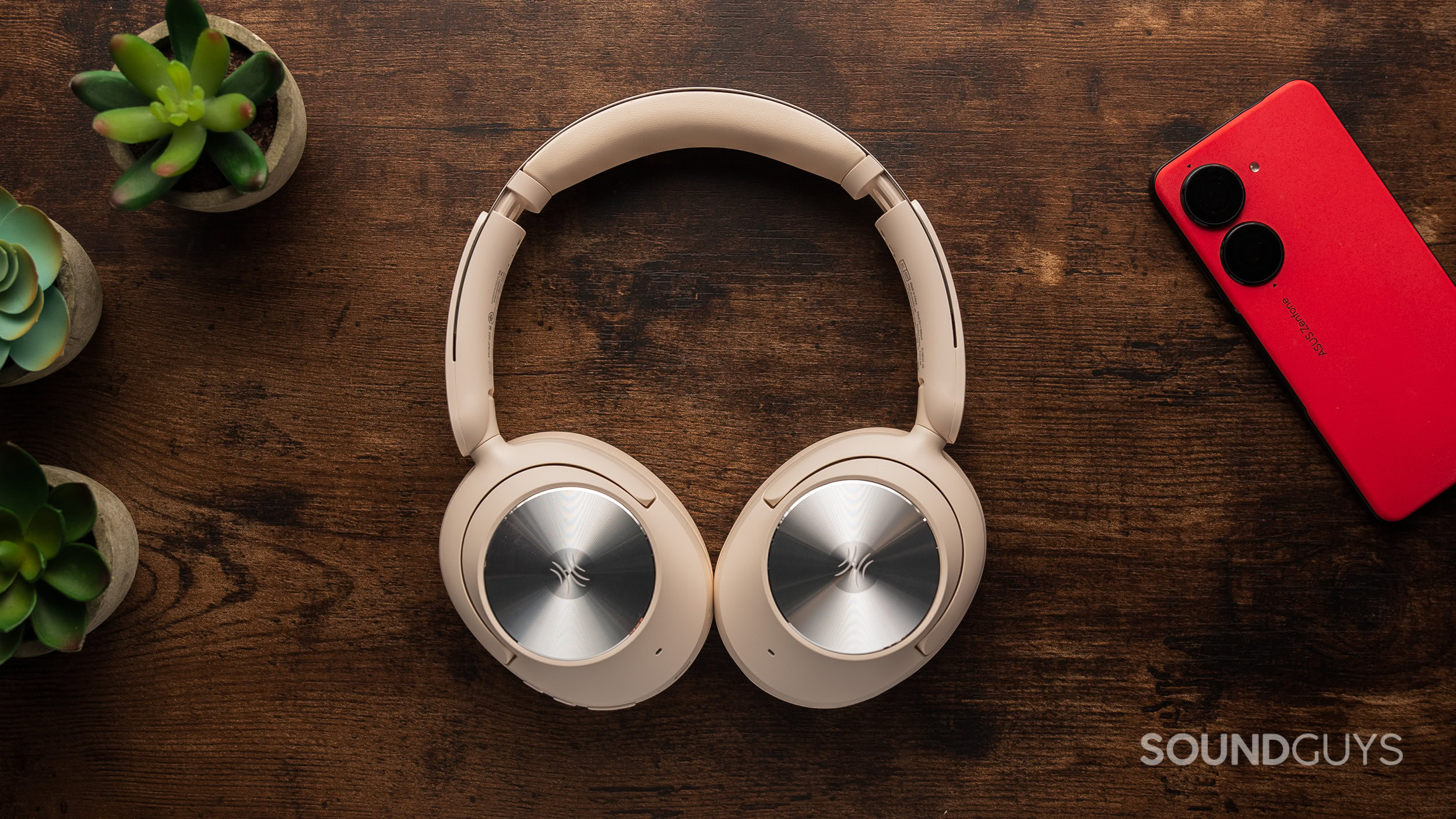 OneOdio Focus A6 headphones on table OneOdio Focus A6 headphones on table.