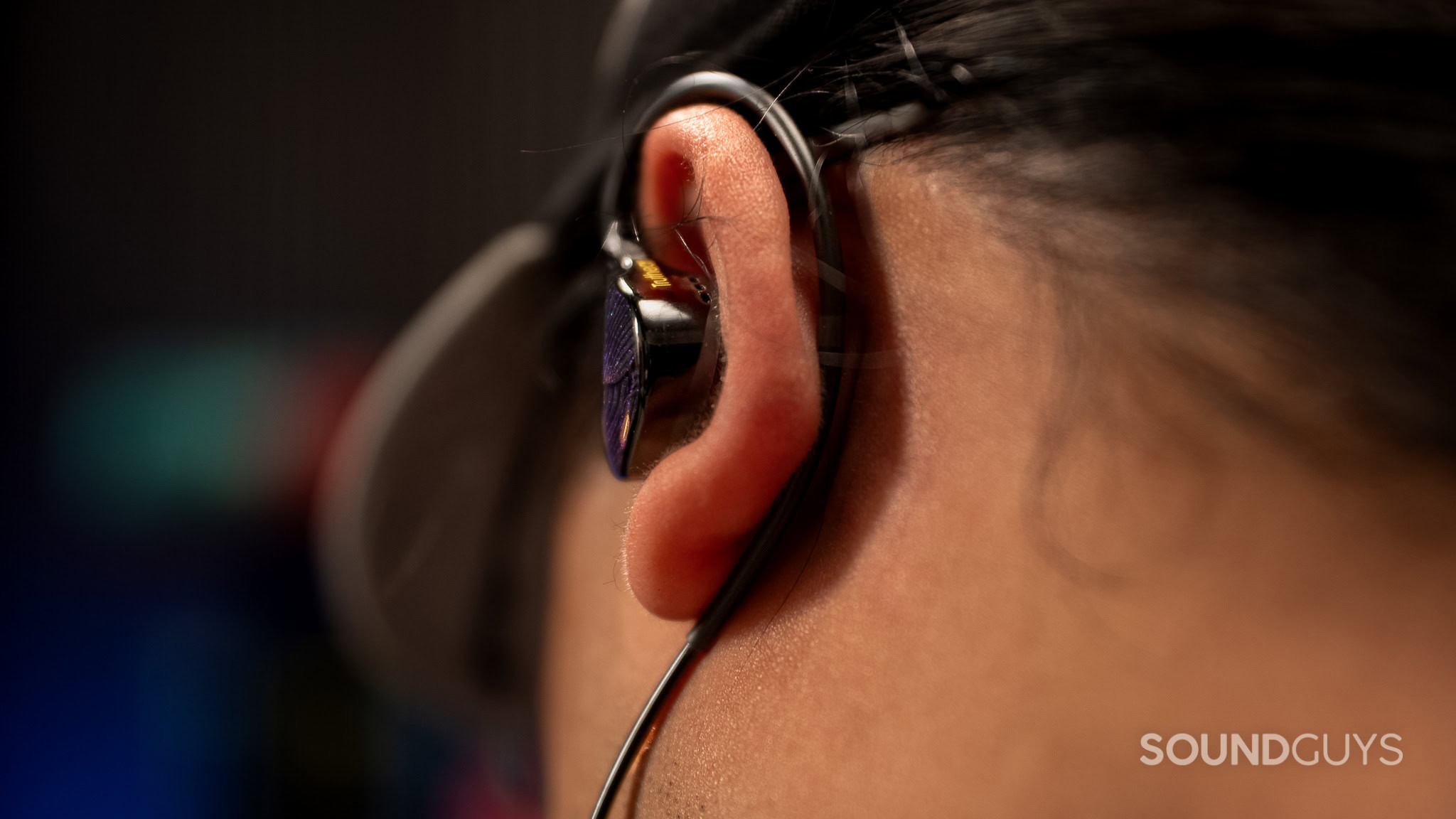 Truthear Zero Blue 2 Ear Hook Truthear x Crinacle Zero: Blue 2 earhooks touching earlobes