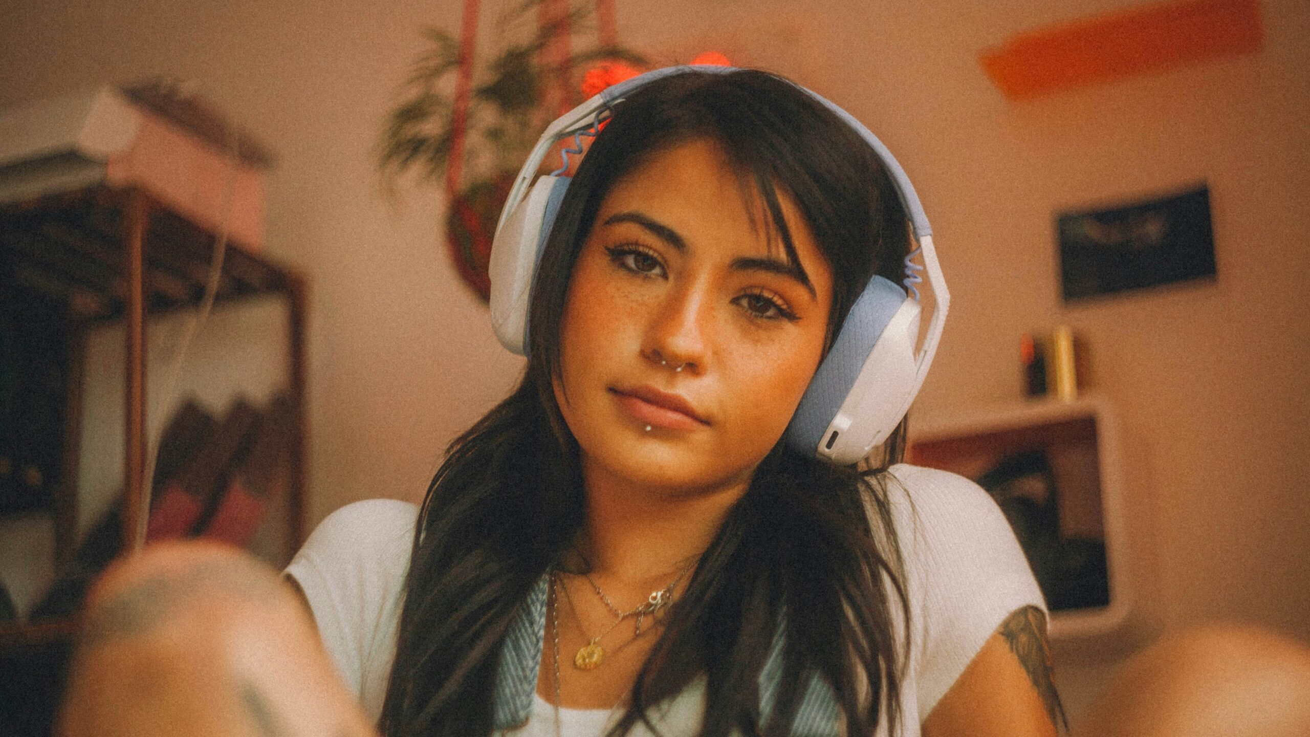 chase-yi-YqimMUvss9w-unsplash a gen z woman wearing headphones audio
