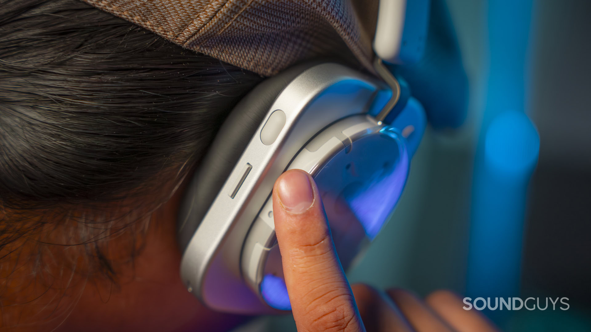 nothing-headphone-1-lifestyle-wearing_12 a finger pointing to the nothing headphone 1 controls