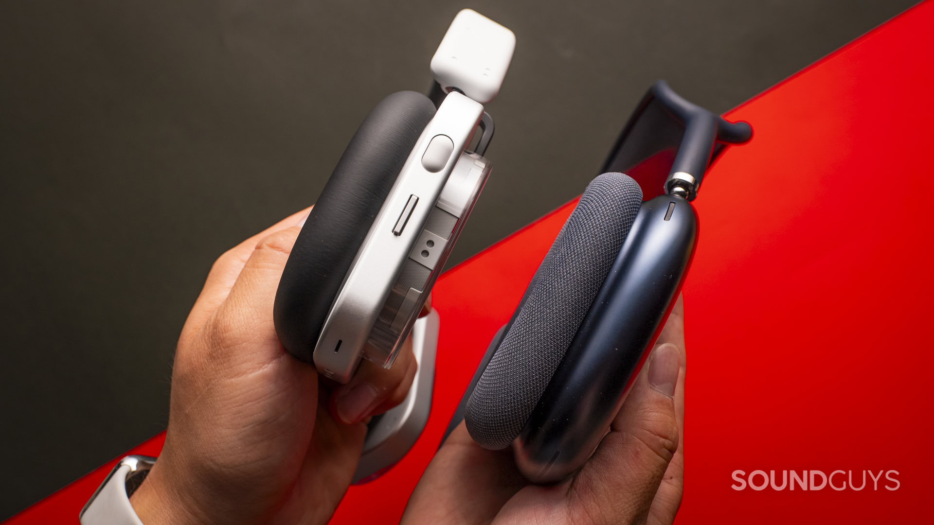 nothing-headphone-1-vs-apple-airpods-max-side-profile Nothing Headphone (1) next to Apple AirPods Max showing the ear cushions.