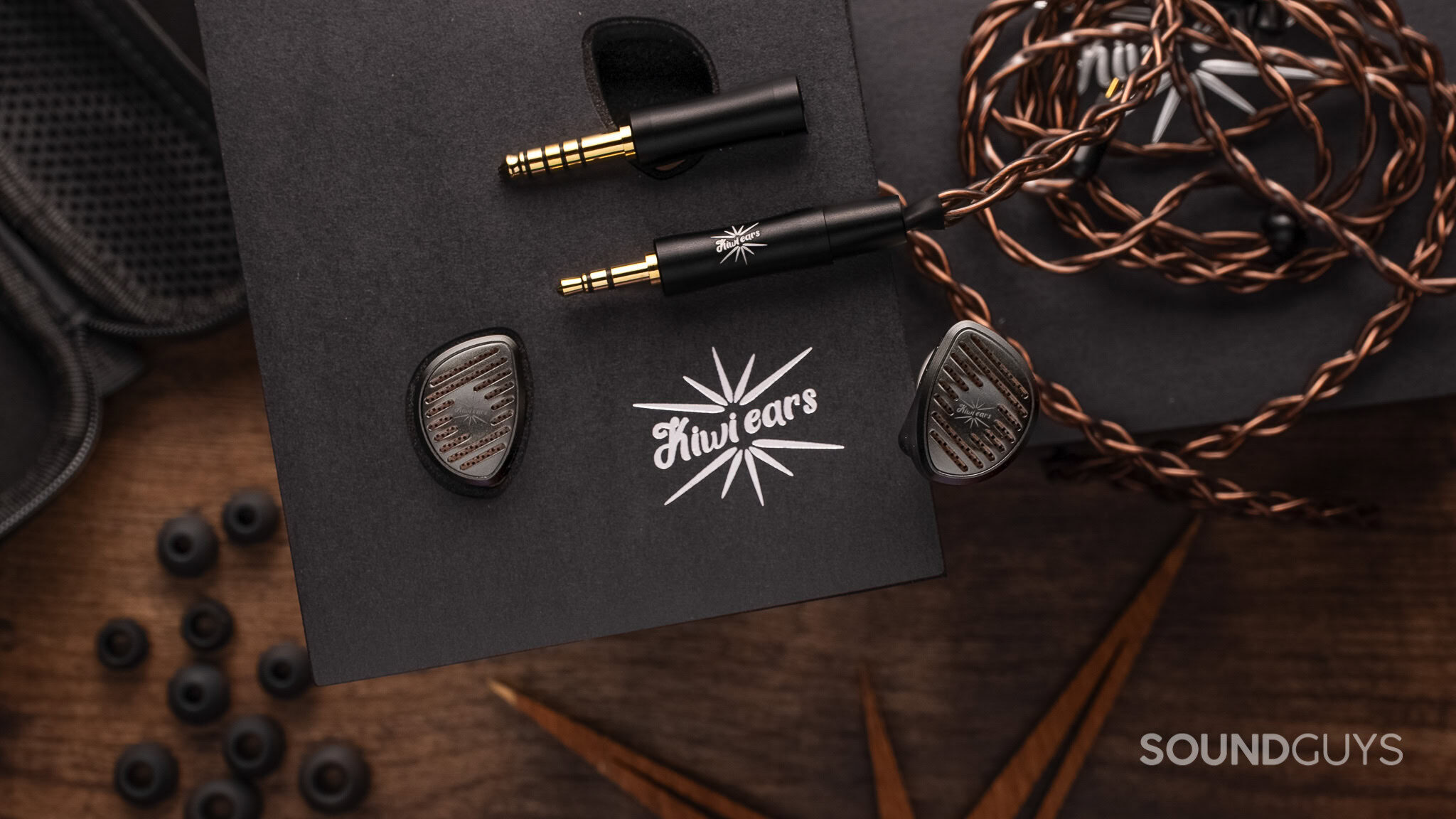 Kiwi Ears Septet with intechangeable tips Kiwi Ears Septet have a removeable cable tip.