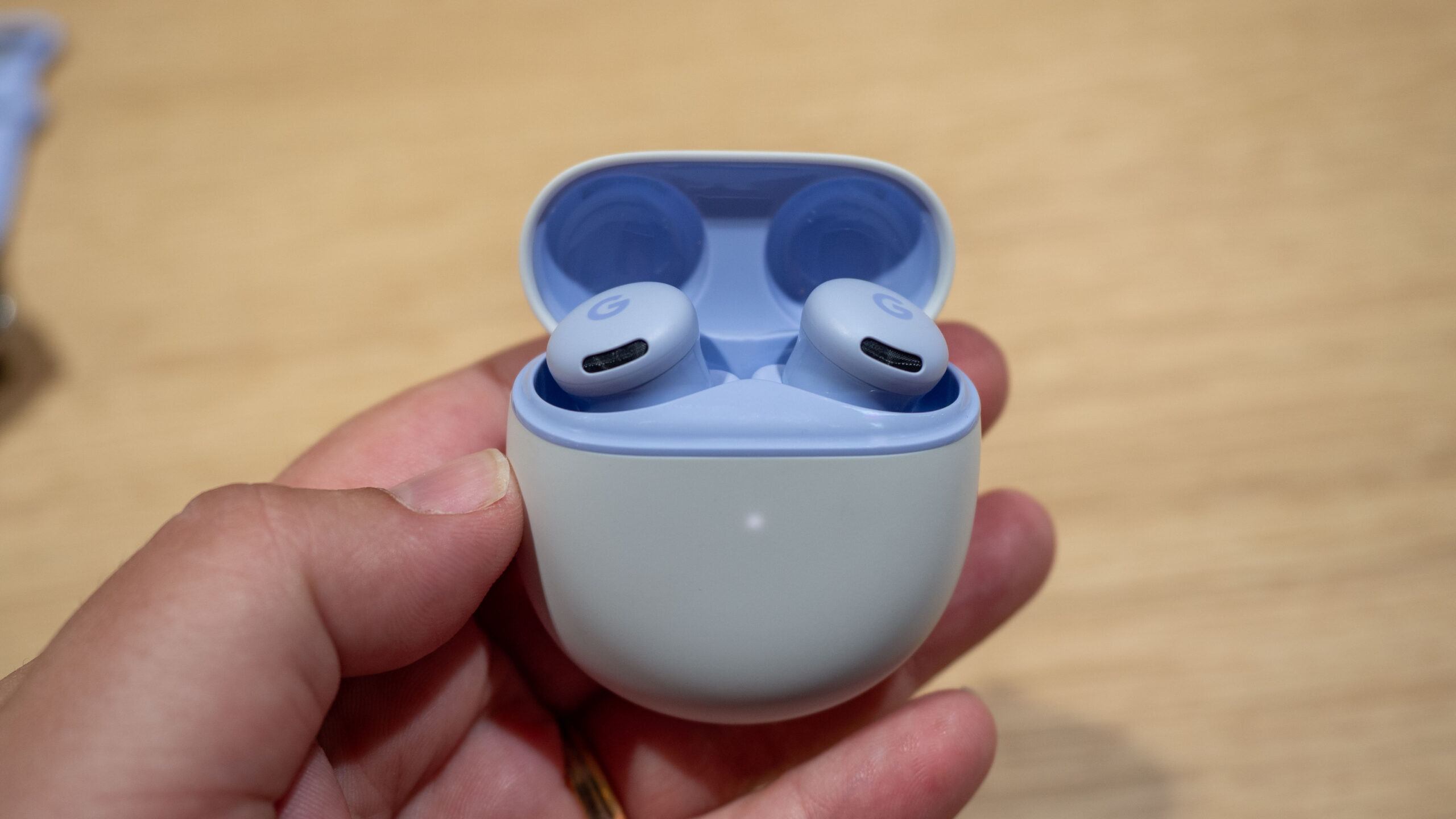 google-pixel-buds-2a-in-case-2 google pixel buds 2a in hand