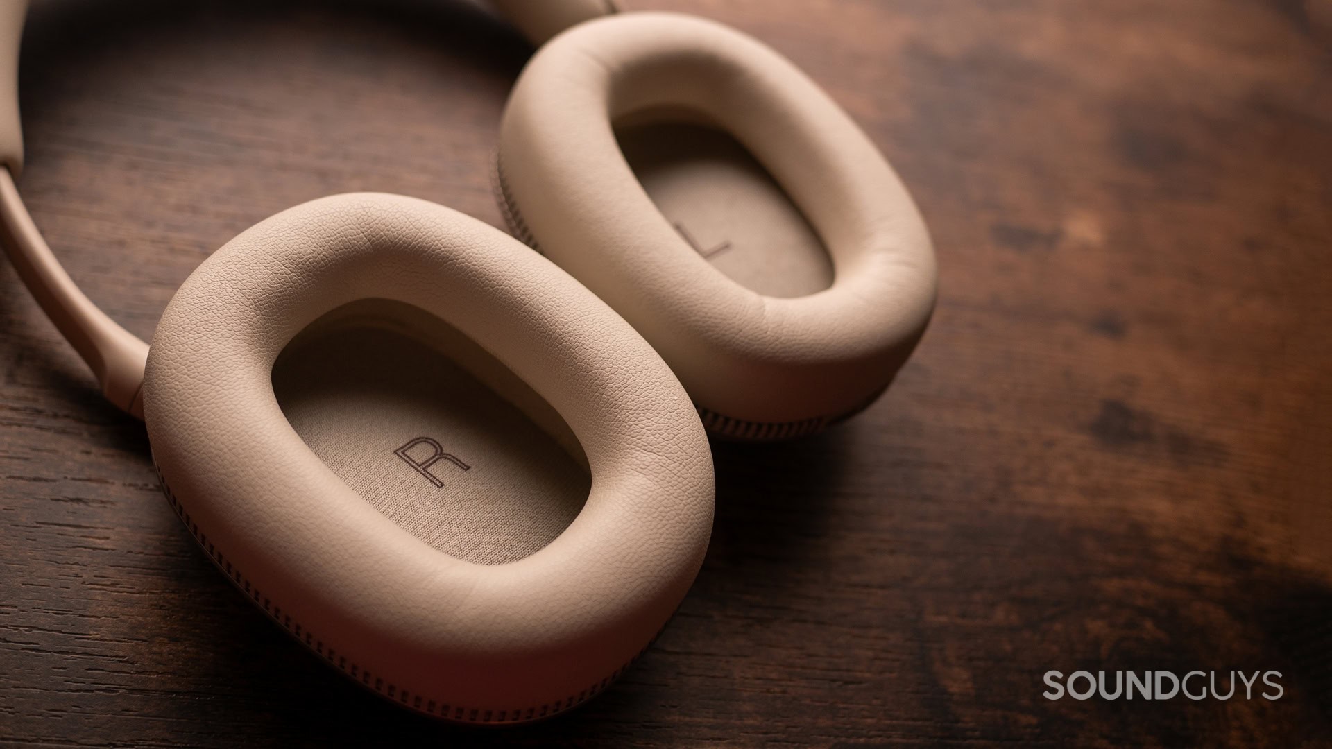 A photo of the ear pads of the Bowers &amp; Wilkins PX7 S3.