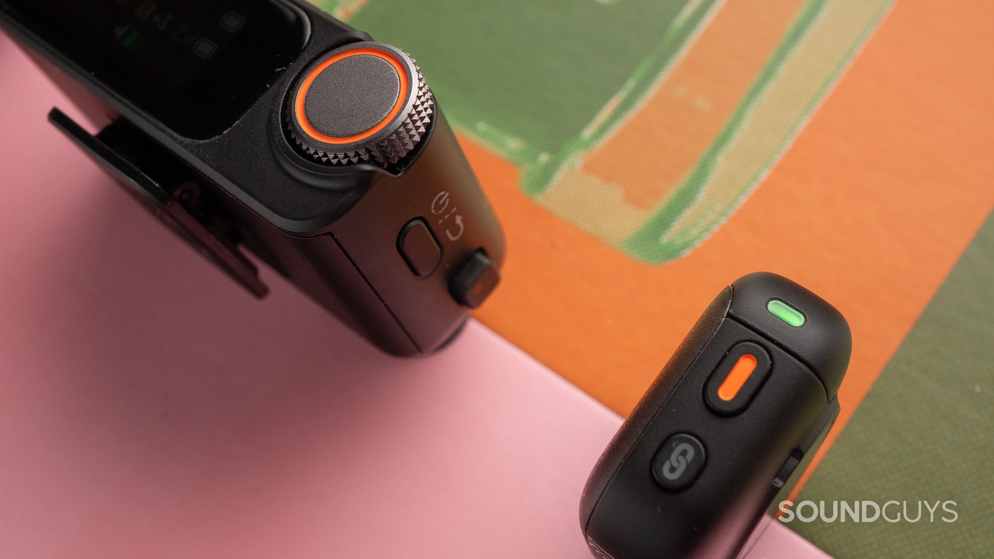Close up of the buttons of the DJI Mic 3