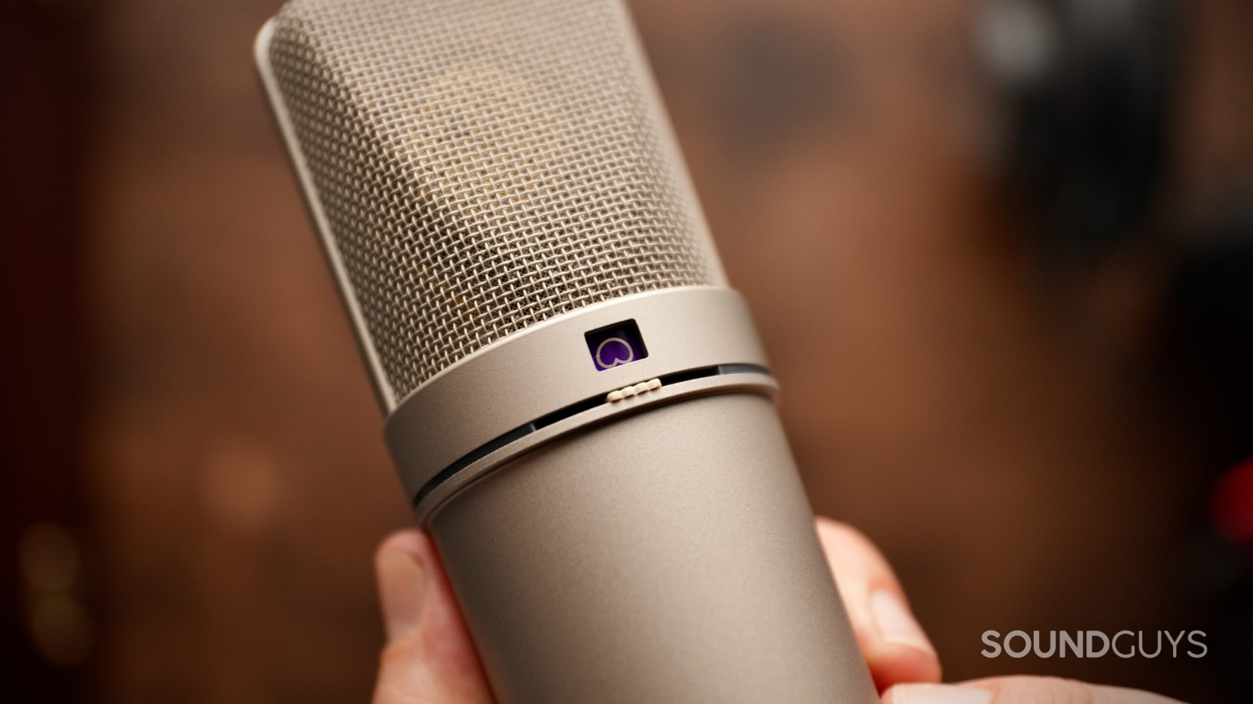 Close-up photo of the U-87 Ai's polar pattern switch in the cardioid position.