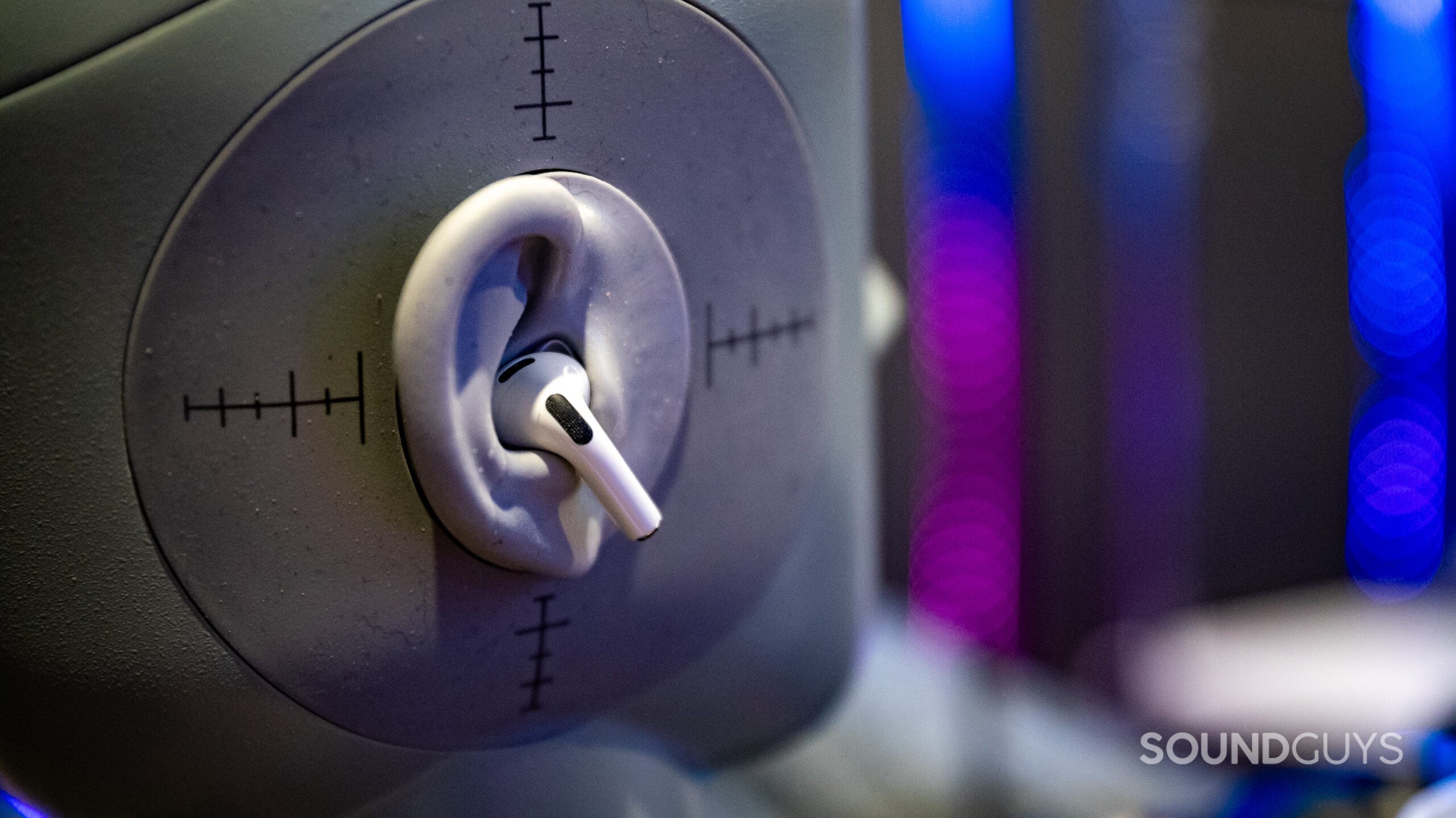 A photo of the Bruel &amp; Kjaer 5128 measuring the Apple AirPods Pro 3.
