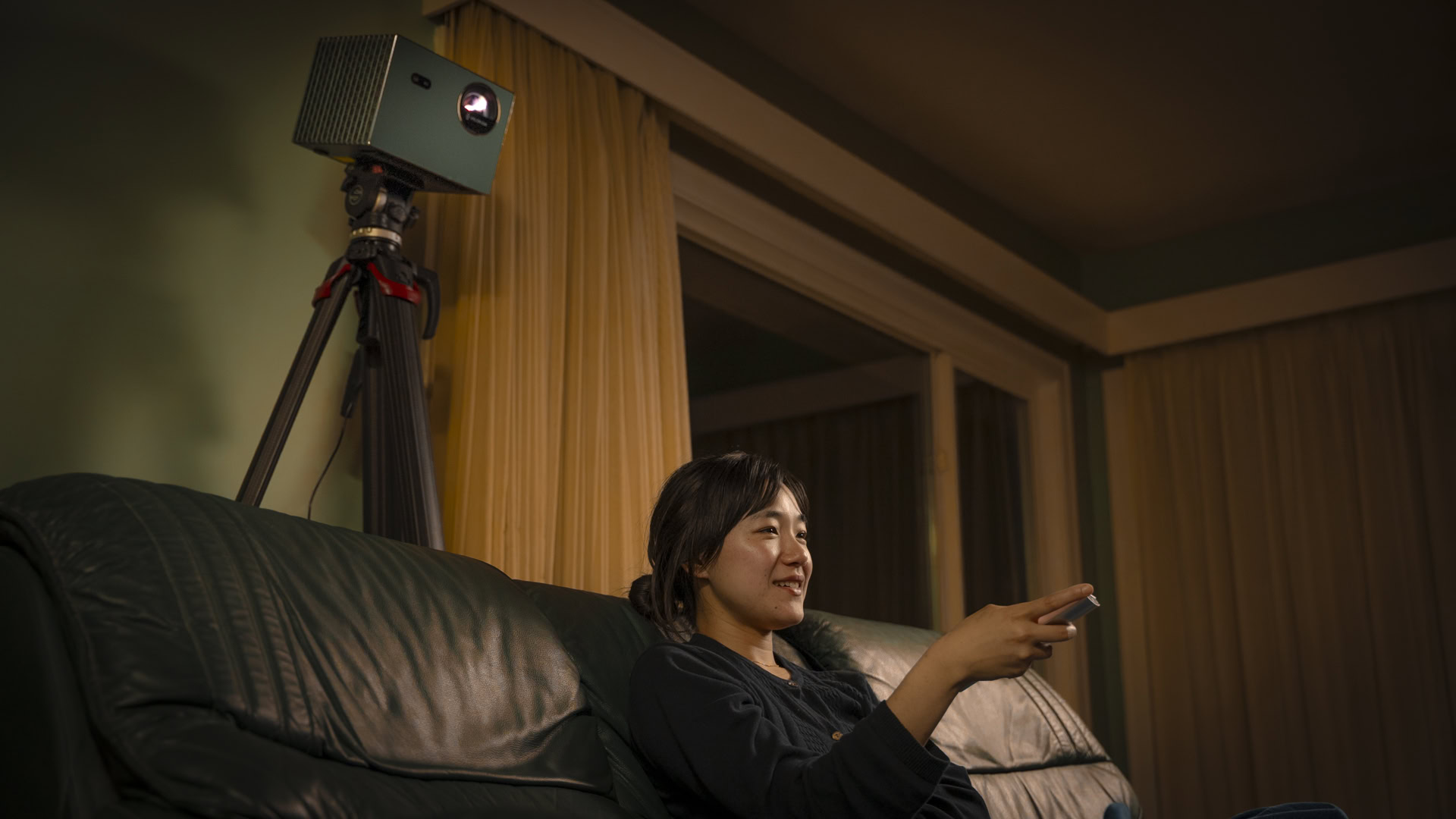 SG_Valerion VisionMaster Pro 2-02 A woman watching a movie with the Valerion VisionMaster Pro 2 projector.