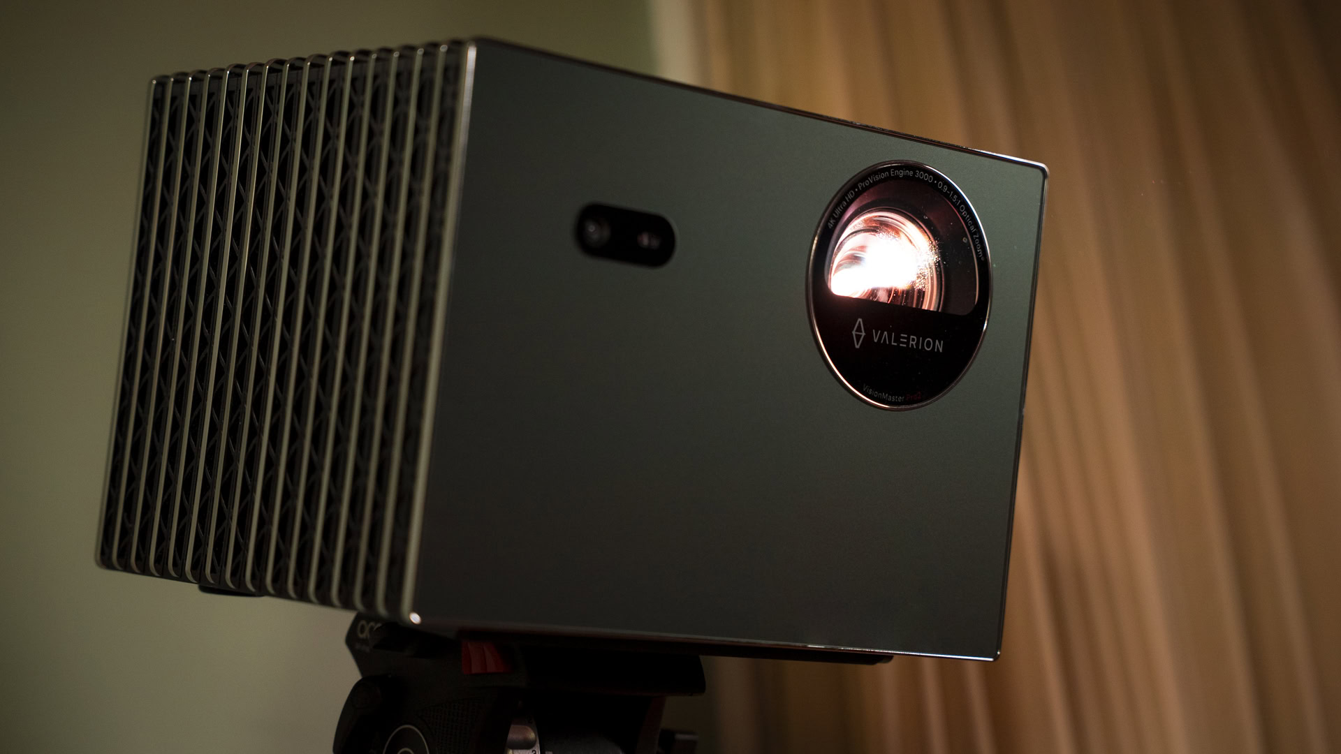 SG_Valerion VisionMaster Pro 2-04 Valerion VisionMaster Pro 2 projector watching movie