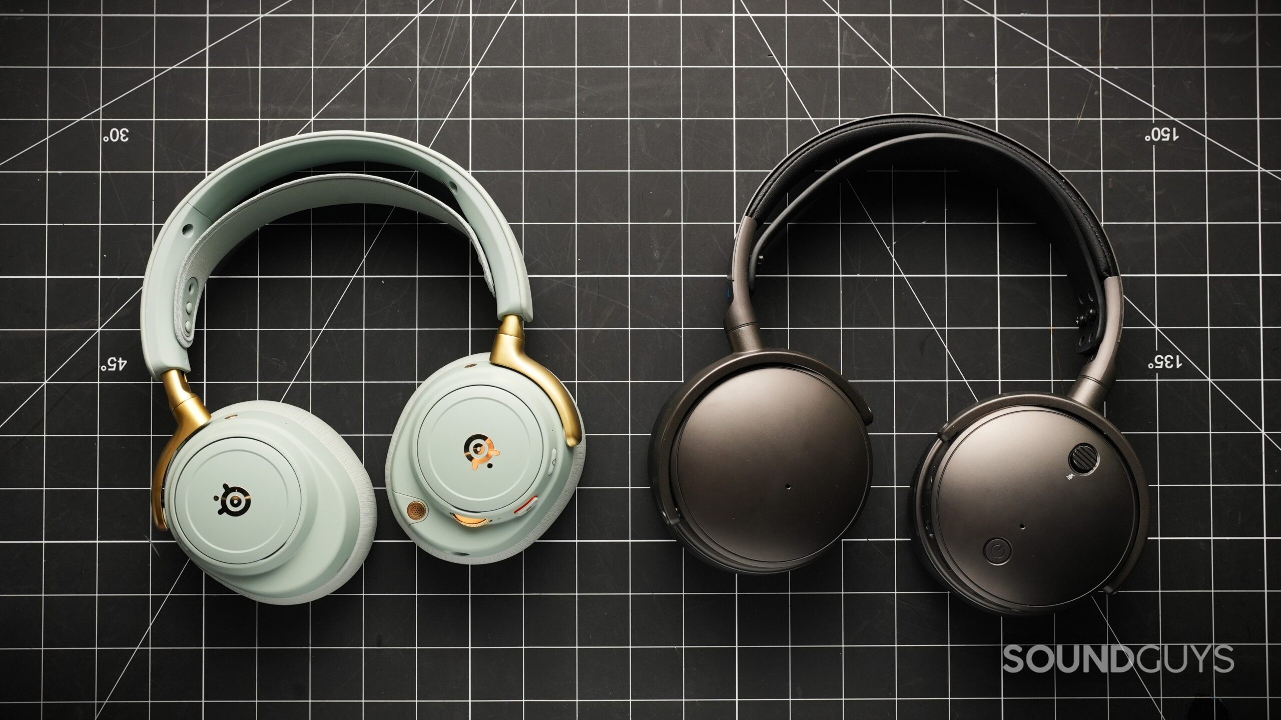 SteelSeries Arctis Nova Elite vs Audeze Maxwell SteelSeries Arctis Nova Elite vs Audeze Maxwell