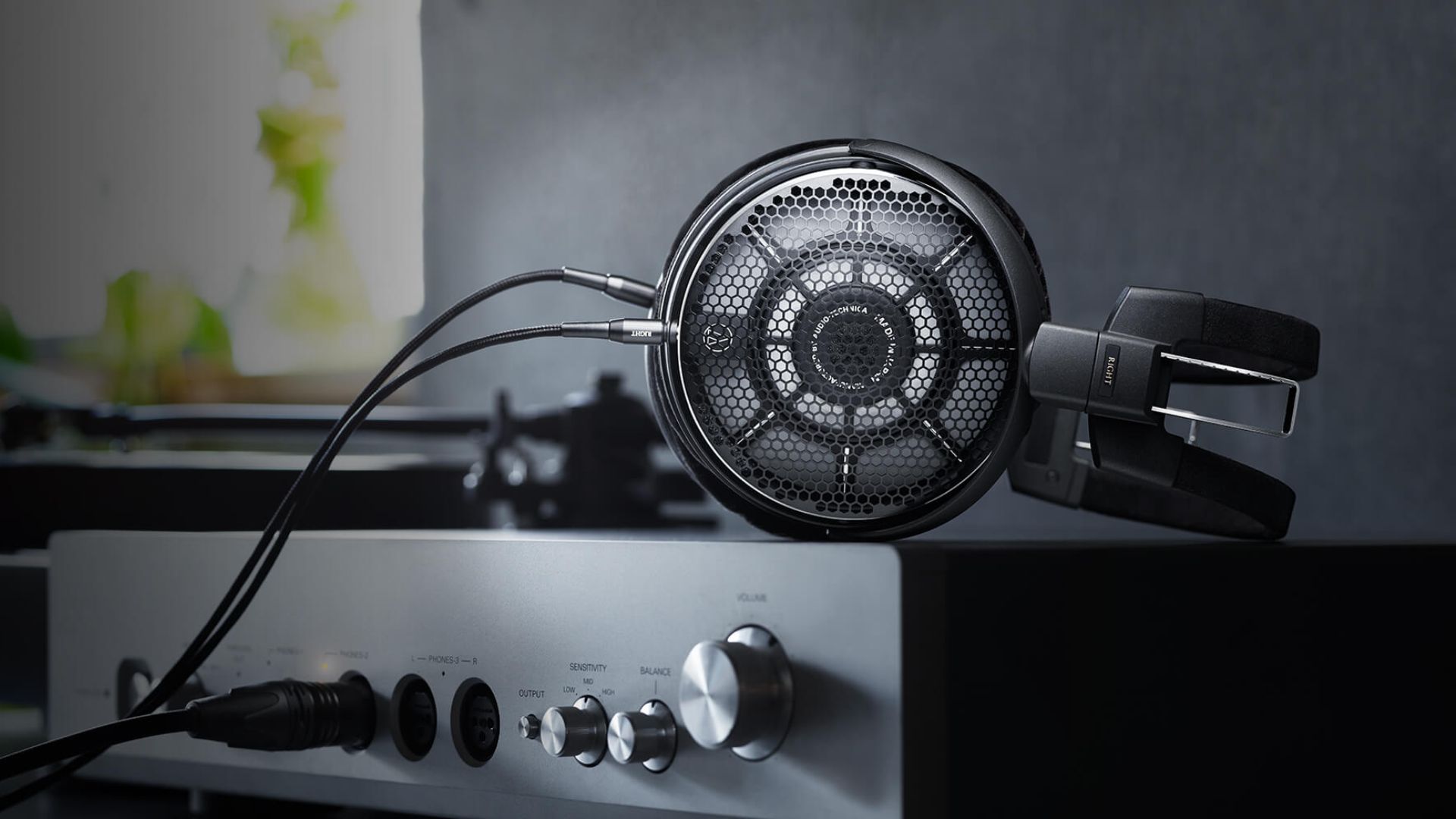 Audio-Technica-ATH-ADX7000-and-amplifier A screenshot of the Audio-Technica ATH-ADX7000 headphones.