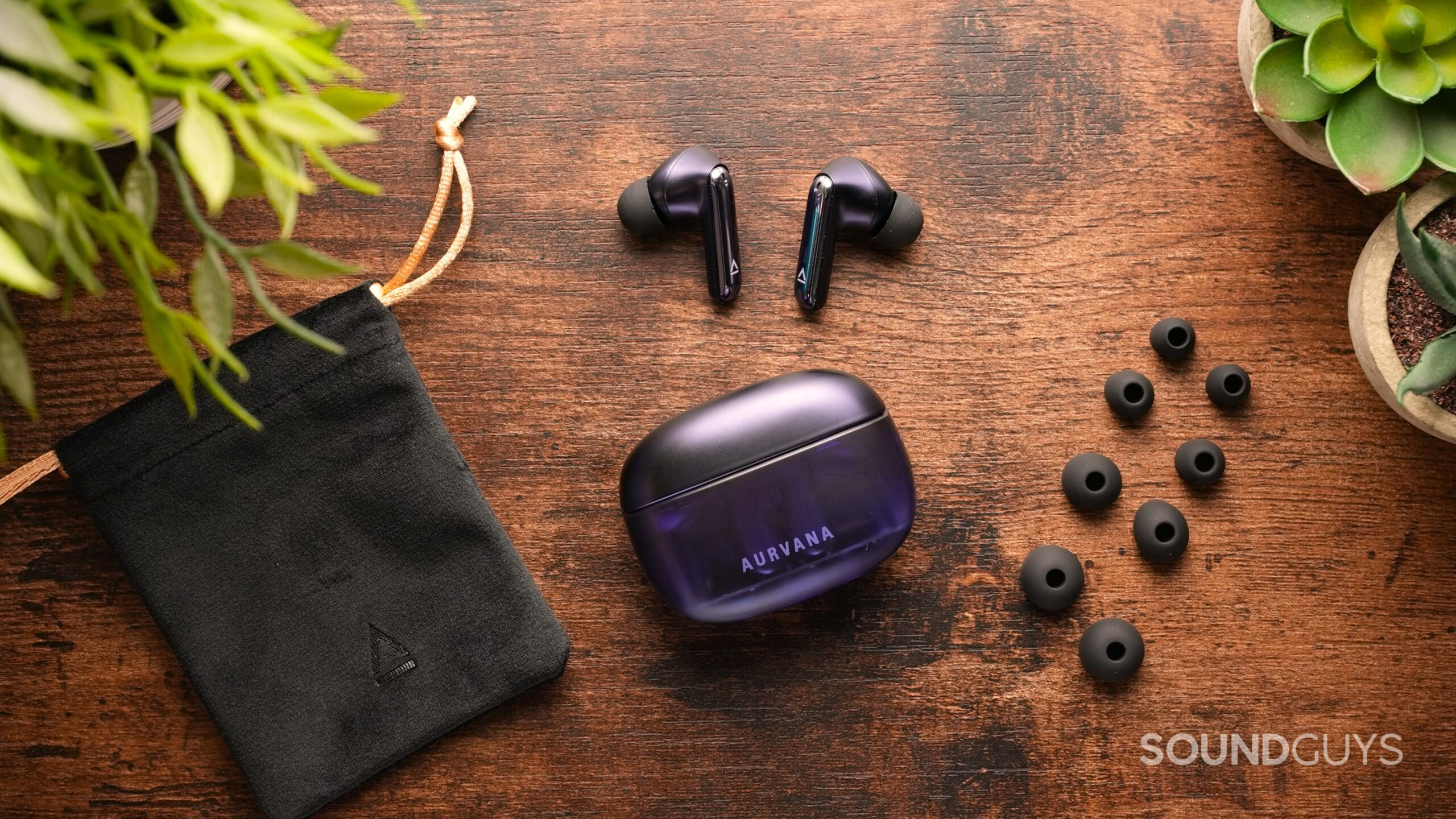 Creative Aurvana Ace 3 accessories Creative Aurvana Ace 3 with carrying pouch and ear tips