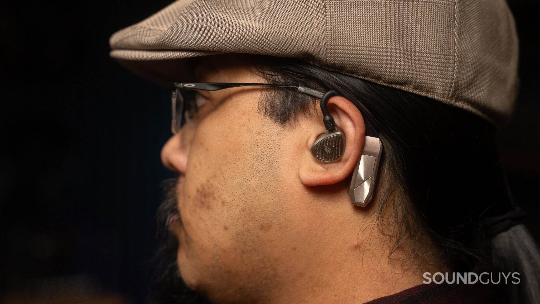 ifi Go Pod Max Worn ifi Go Pod Max Worn by a man wearing a flat cap.