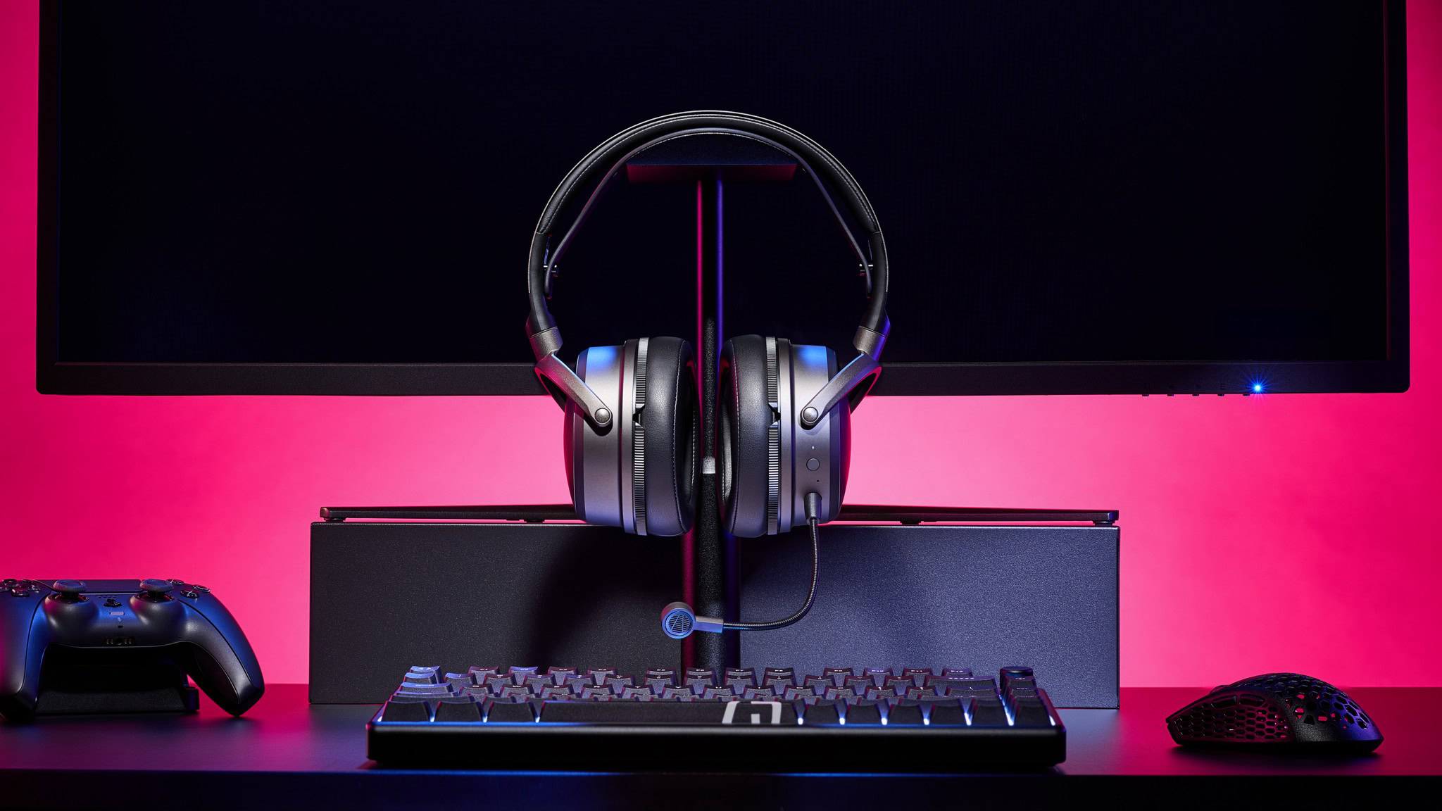 audeze maxwell 2 lifestyle photo