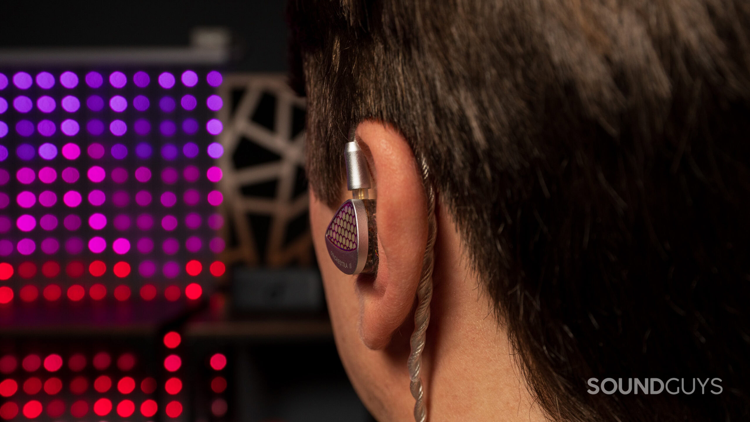 Kiwi Ears Orchestra II cable behind ear.