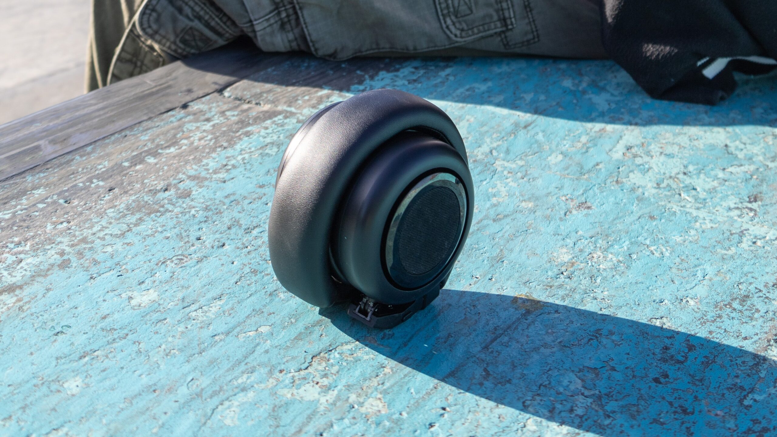 These wacky headphones twist into a tiny portable speaker - SoundGuys