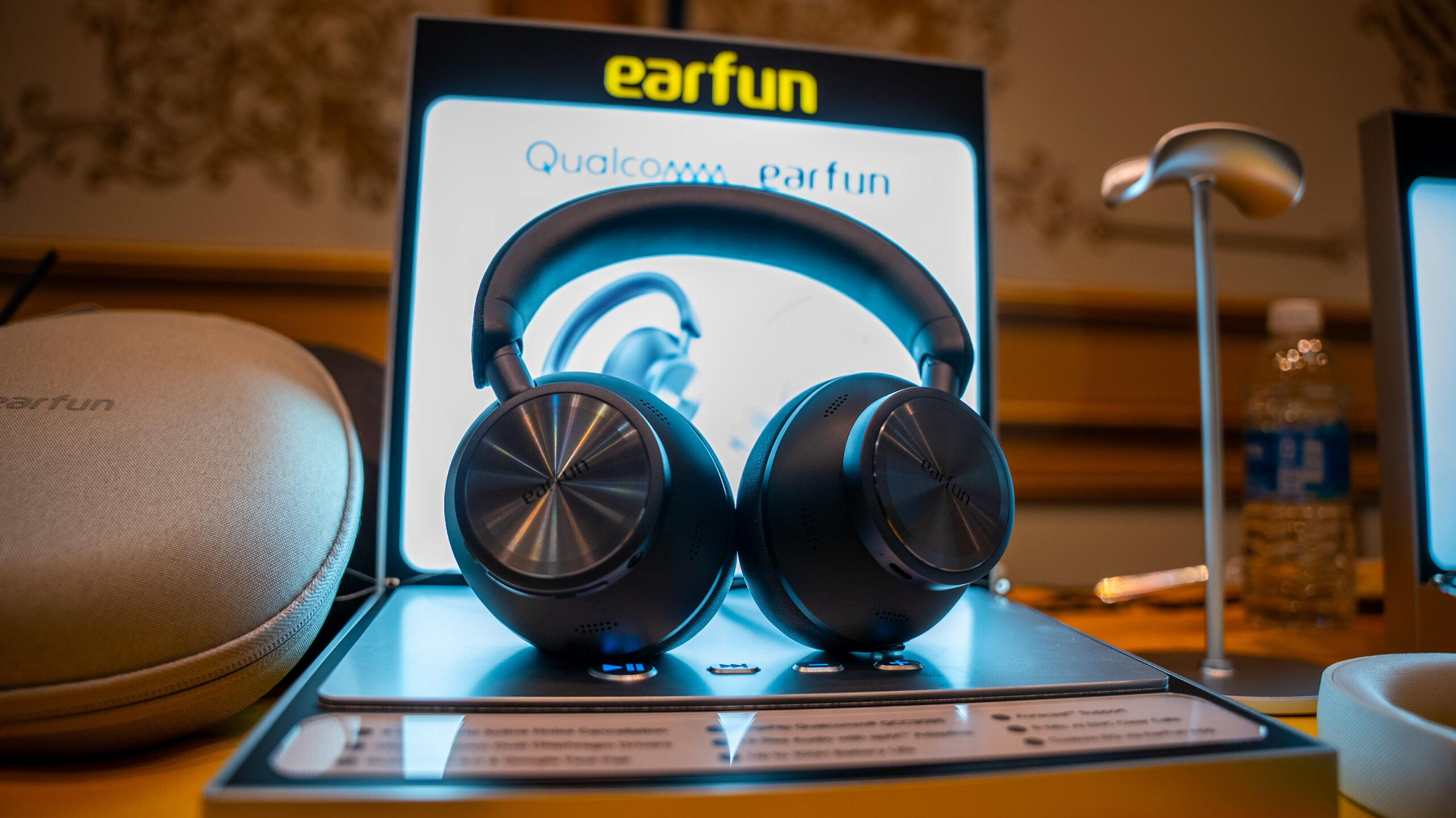 EarFun Wave Pro X black EarFun Wave Pro X headphones in black.