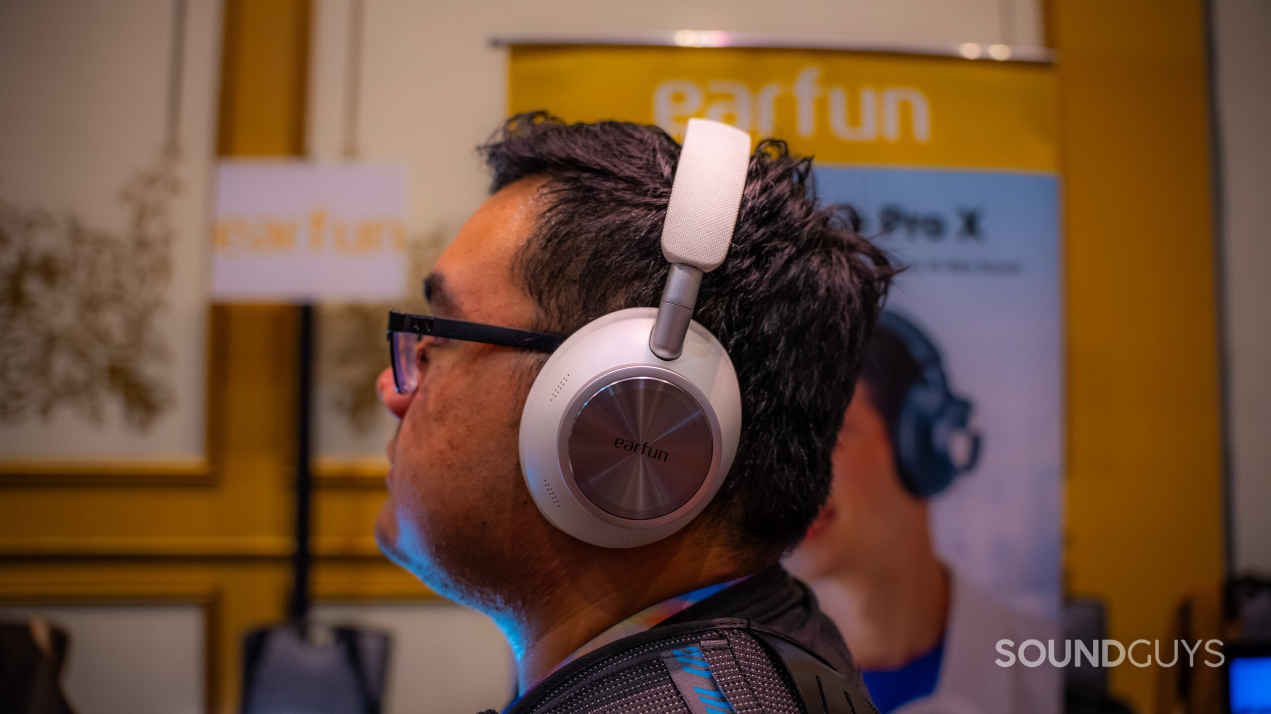 EarFun Wave Pro X white EarFun Wave Pro X headphones in white.
