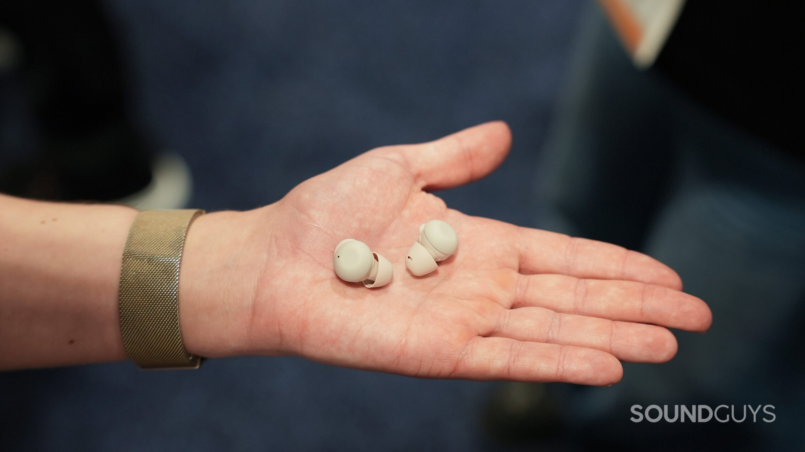 Elehear Delight Hearing Aid in hand ELEHEAR Delight hearing aid in hand.