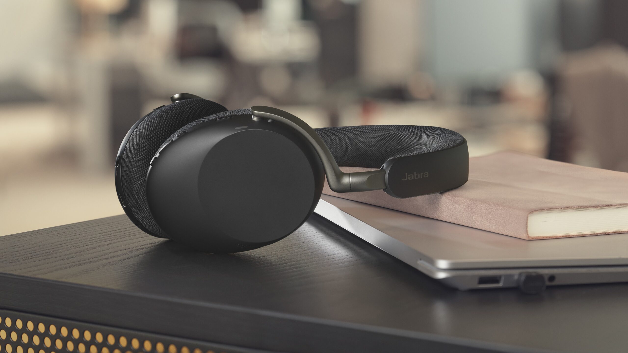 Jabra Evolve3 85 UC Office Lying Medium Jabra Evolve3 85 UC Office Lying Medium