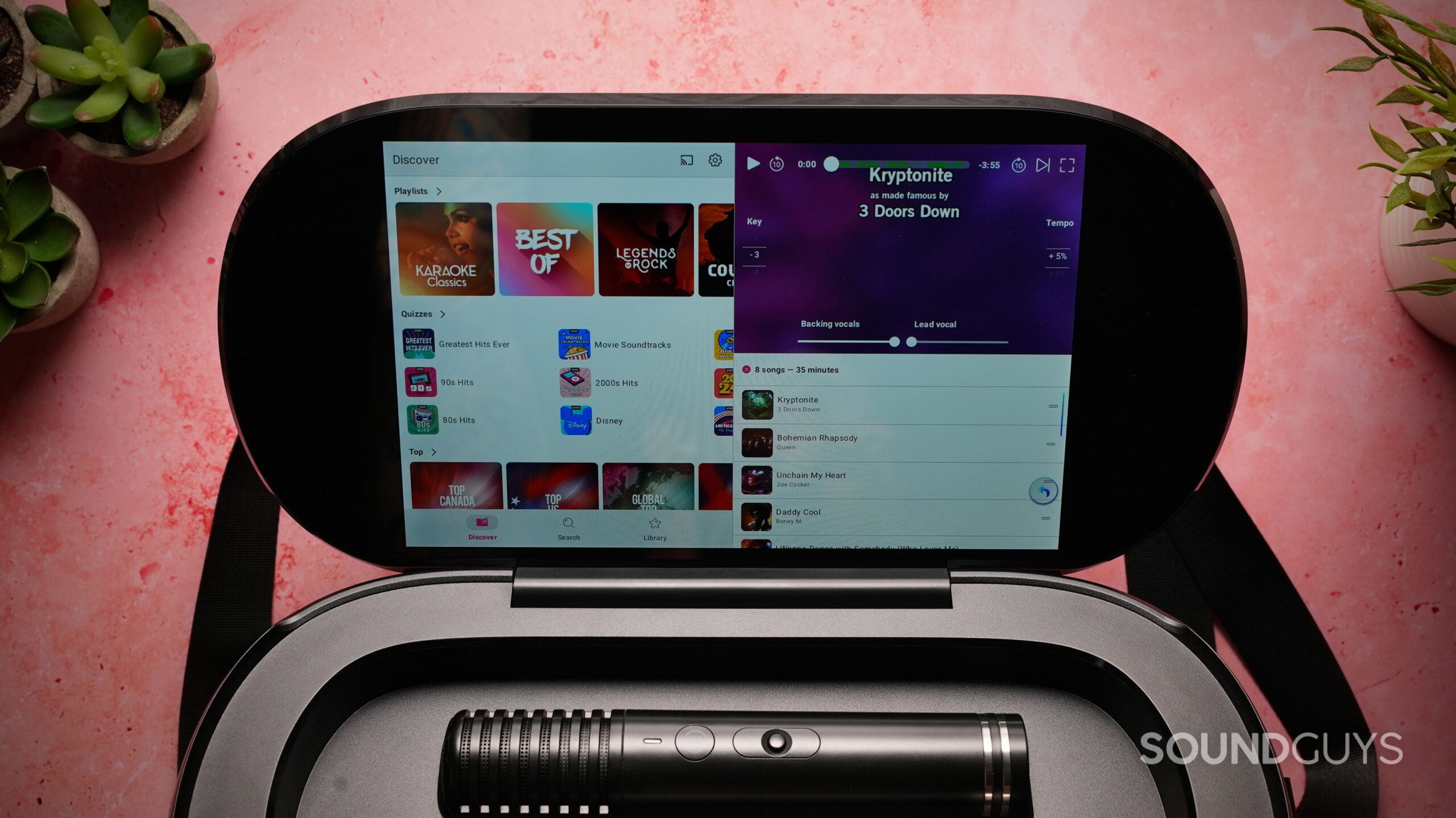 Isithombe esiphansi phezulu somshini wekaraoke we-Ikarao Shell S1 nesivalo sawo esivulekile, okubonisa isikrini sasekhaya esiboniswayo.