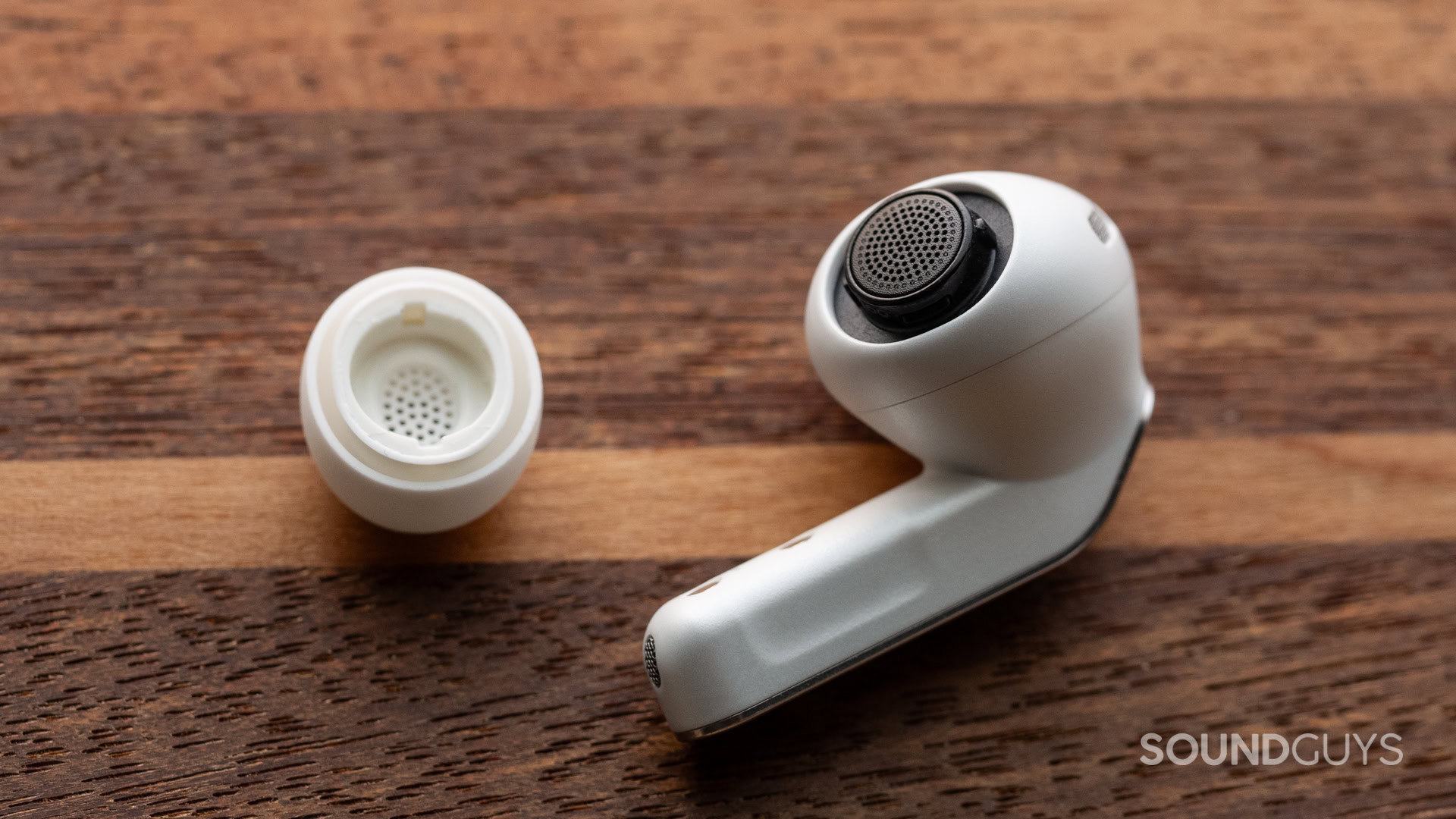 Samsung Galaxy Buds 4 Pro comes with detachable ear tips.