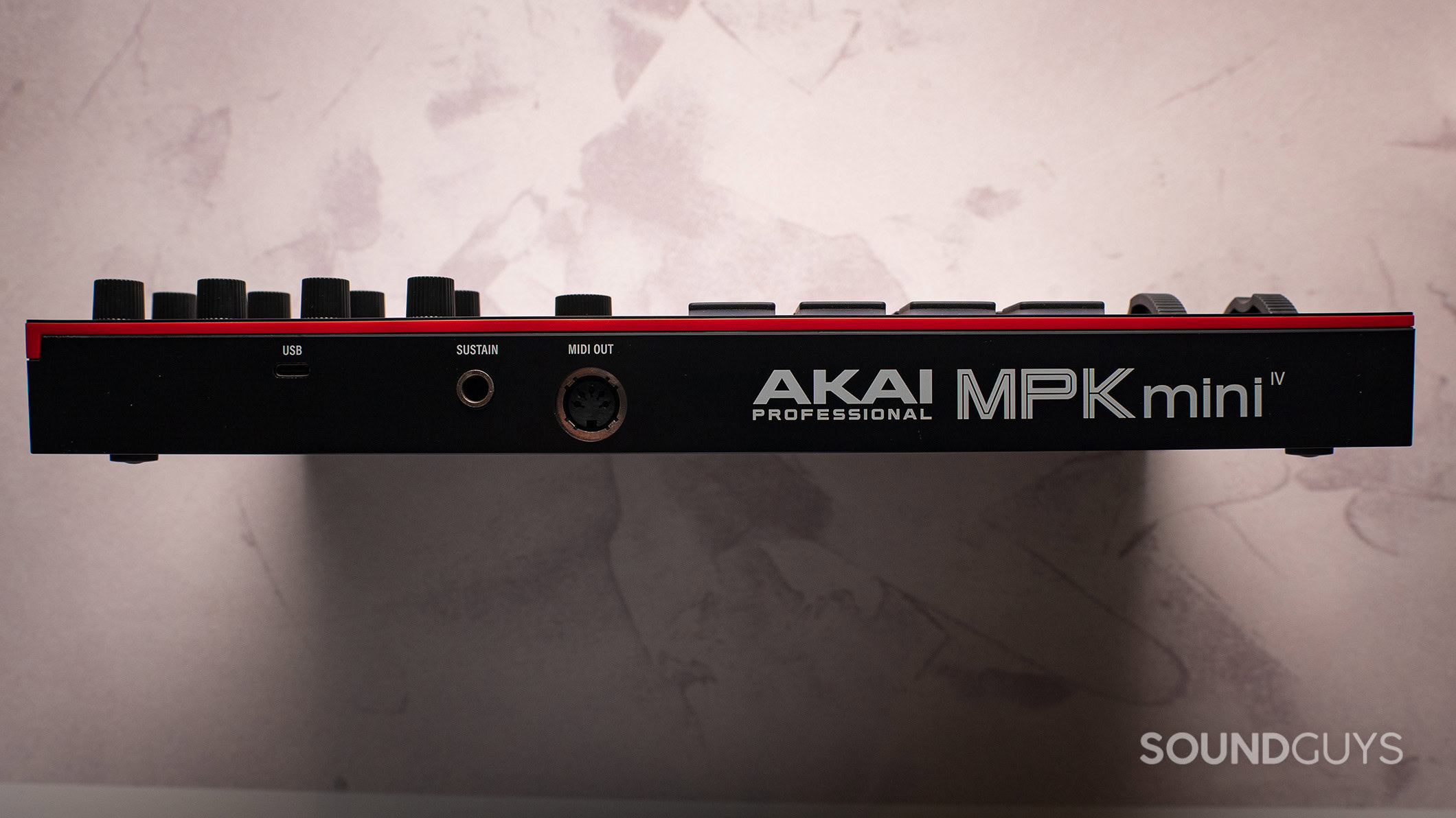 Akai MPK Mini IV inputs and outputs. 