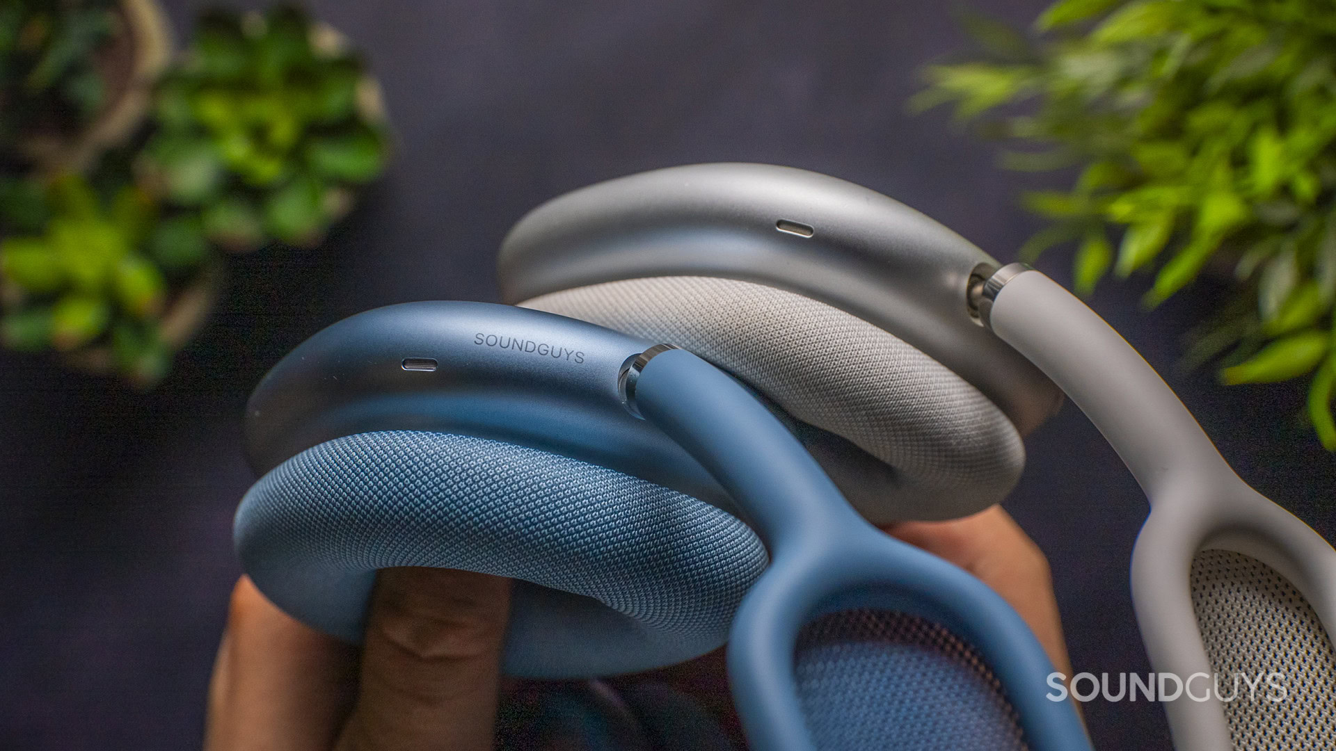 Apple AirPods Max 2 vs Apple AirPods Max 1-13 Close-up of Apple AirPods Max 2 in blue (left) and AirPods Max 1 in silver (right), highlighting ear cup texture and headband connection.