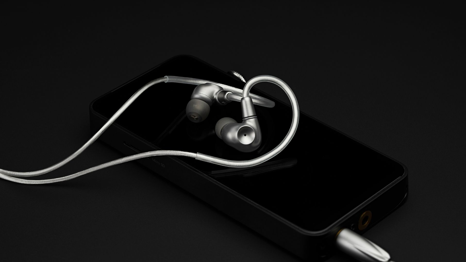 Image of Meze Audio ASTRU IEMs.