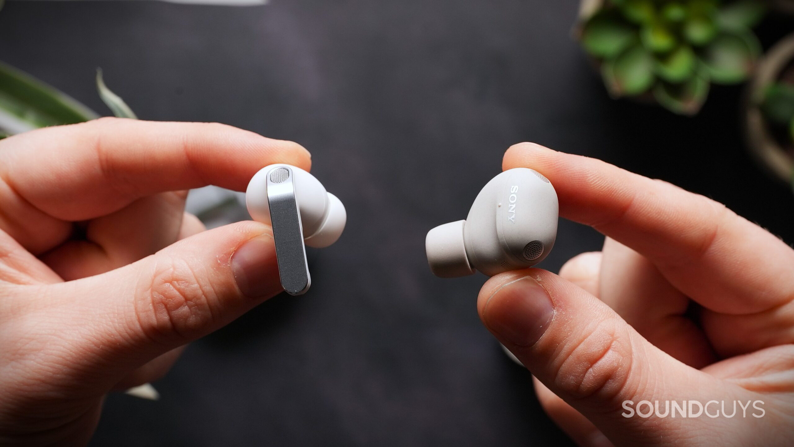 Samsung galaxy buds4 pro vs sony wf-1000xm6 earbuds in hand Samsung galaxy buds4 pro vs sony wf-1000xm6 earbuds in hand