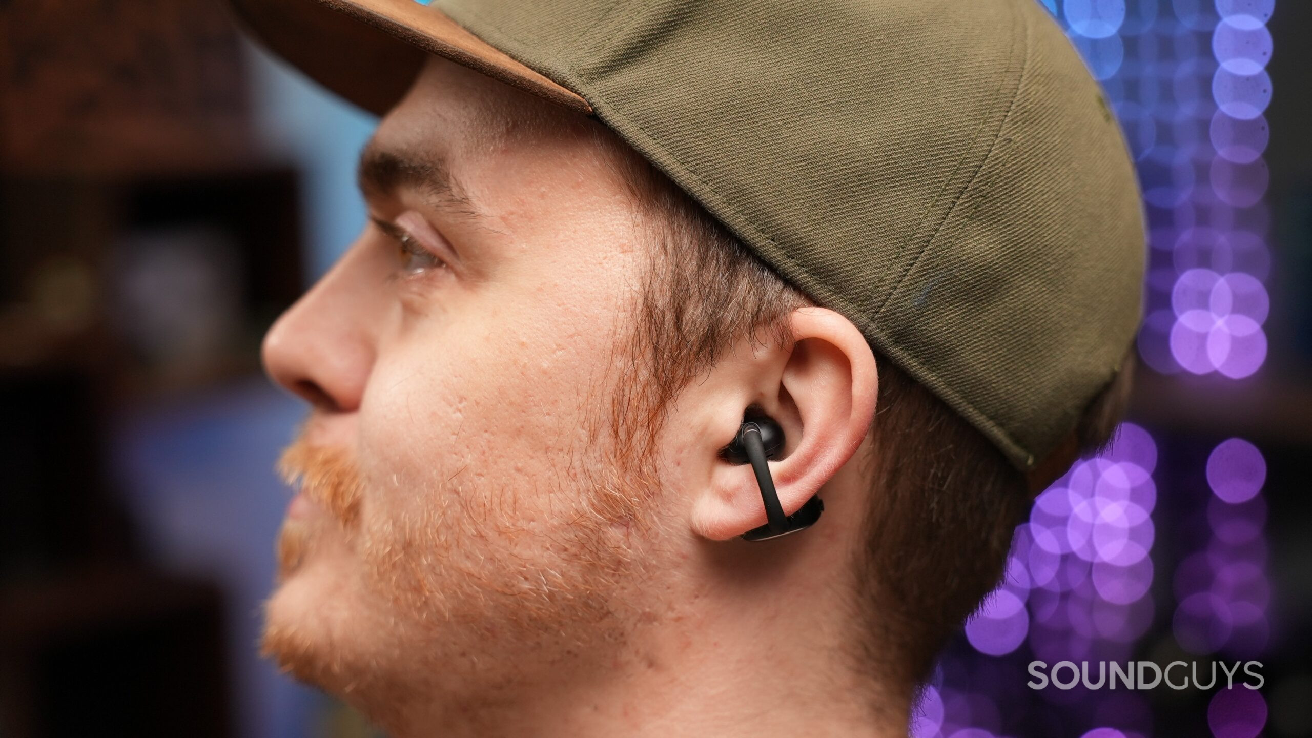 EarFun Clip 2 (6) Side profile of a person wearing the EarFun Clip 2 earbuds, highlighting the open-ear clip-on design and secure fit.