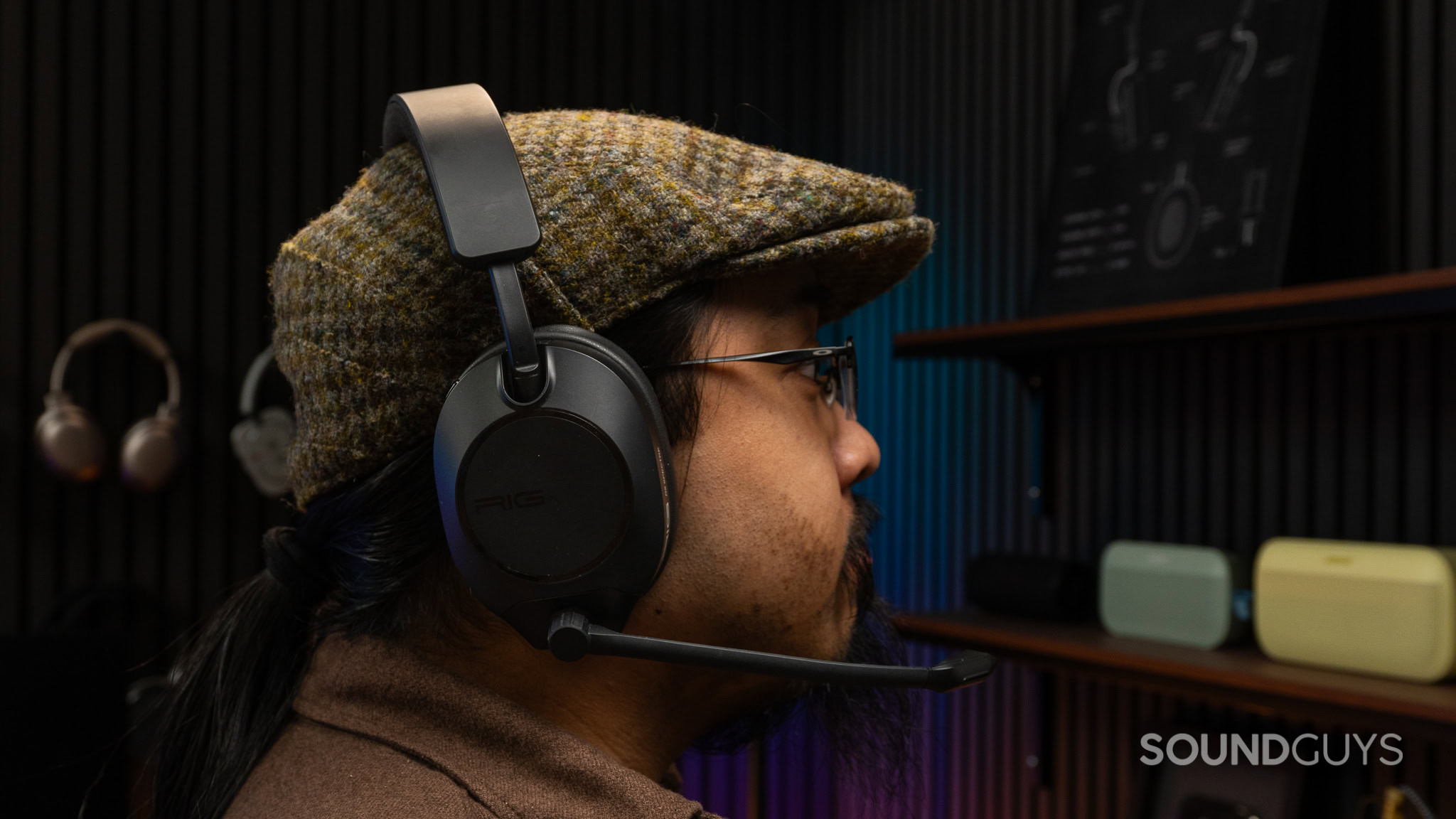 RIG R8 Pro HX side profile with microphone RIG R8 Pro HX worn with microphone side showing.