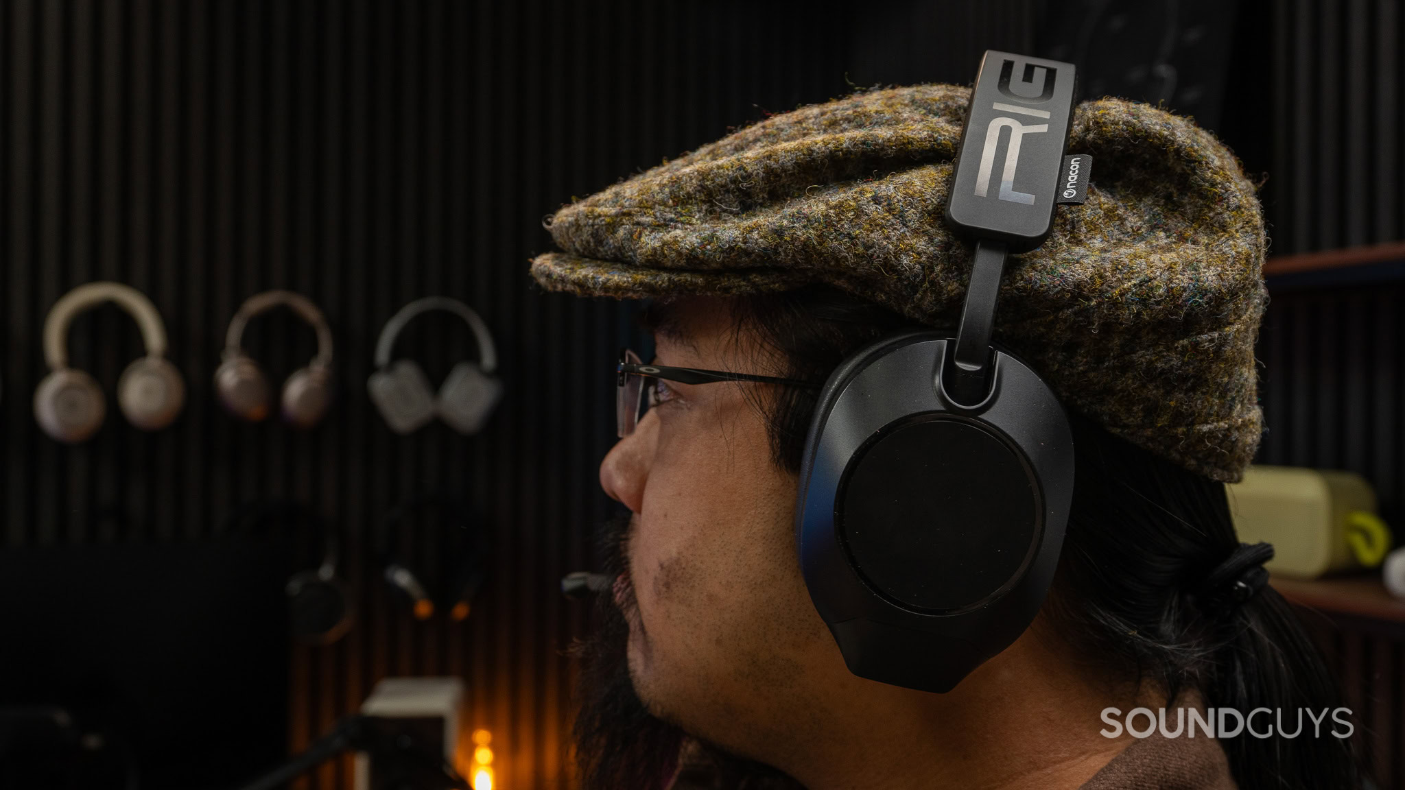 RIG R8 Pro HX side profile without microphone RIG R8 Pro HX worn side profile.