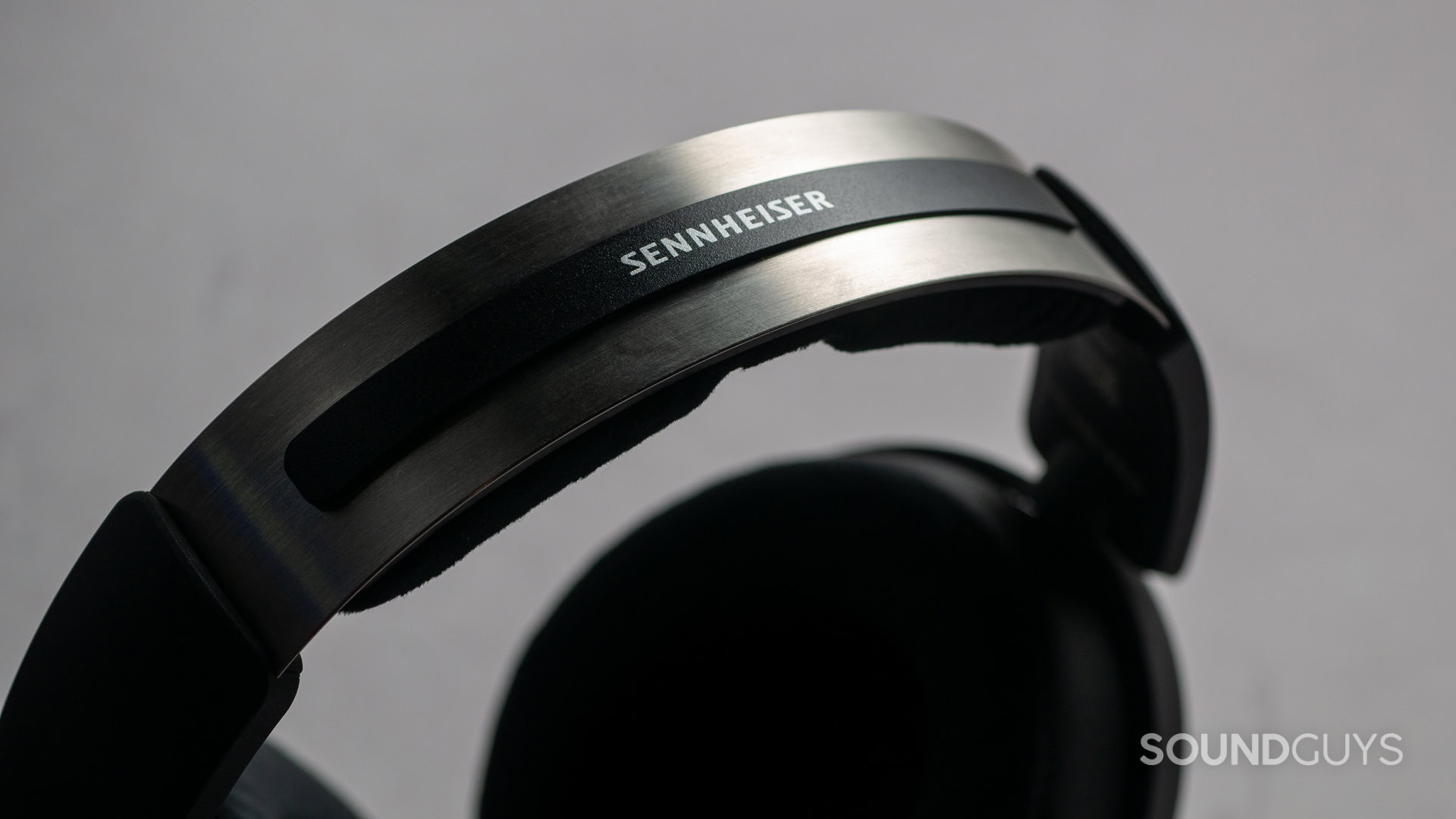 sennheiser hd 480 pro plus - 005 A photo of the Sennheiser HD 480 Pro's headband.