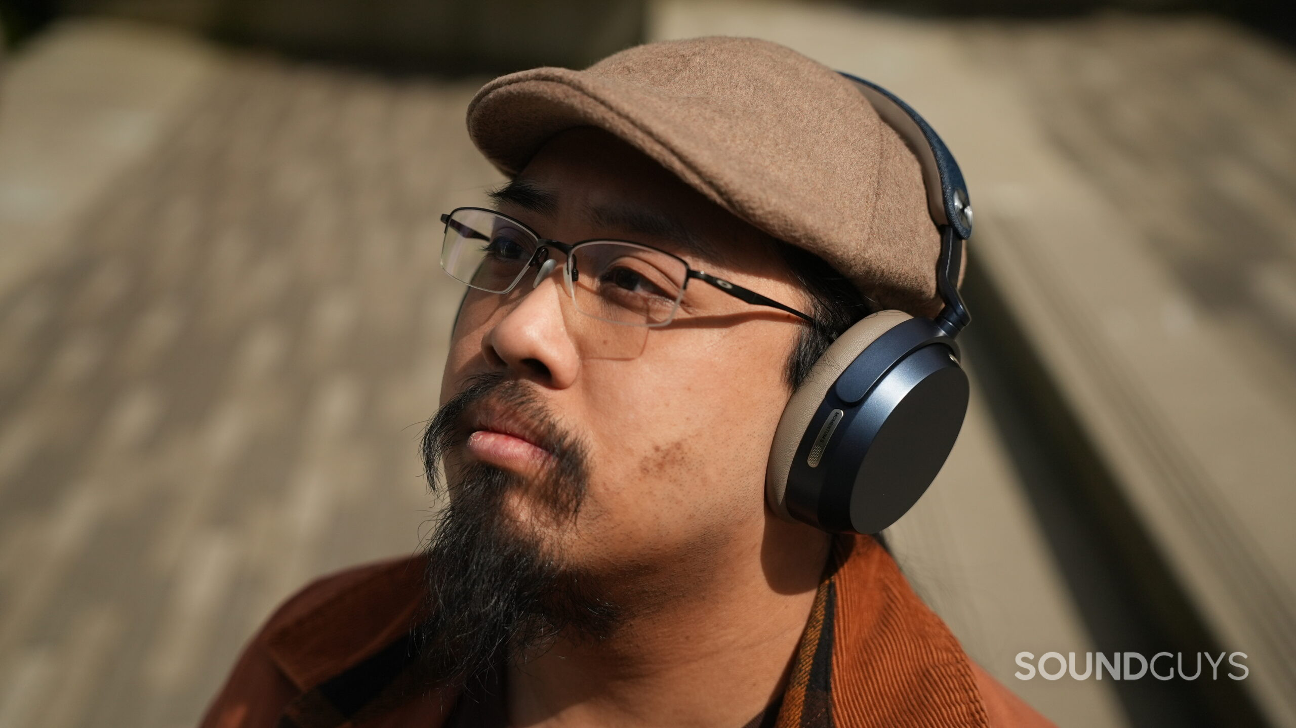 Sennheiser MOMENTUM 5 Wireless_023 A thoughtful man, listening to music with the Sennheiser MOMENTUM 5 Wireless.