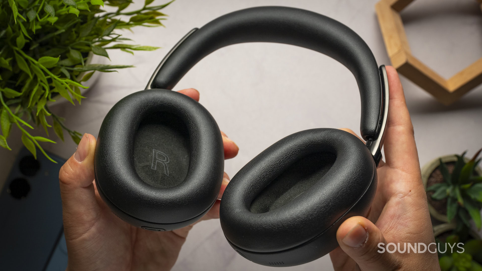 Sony WH-1000XX Collection-39 hold the Sony WH-1000X up to show the inside of the earcups