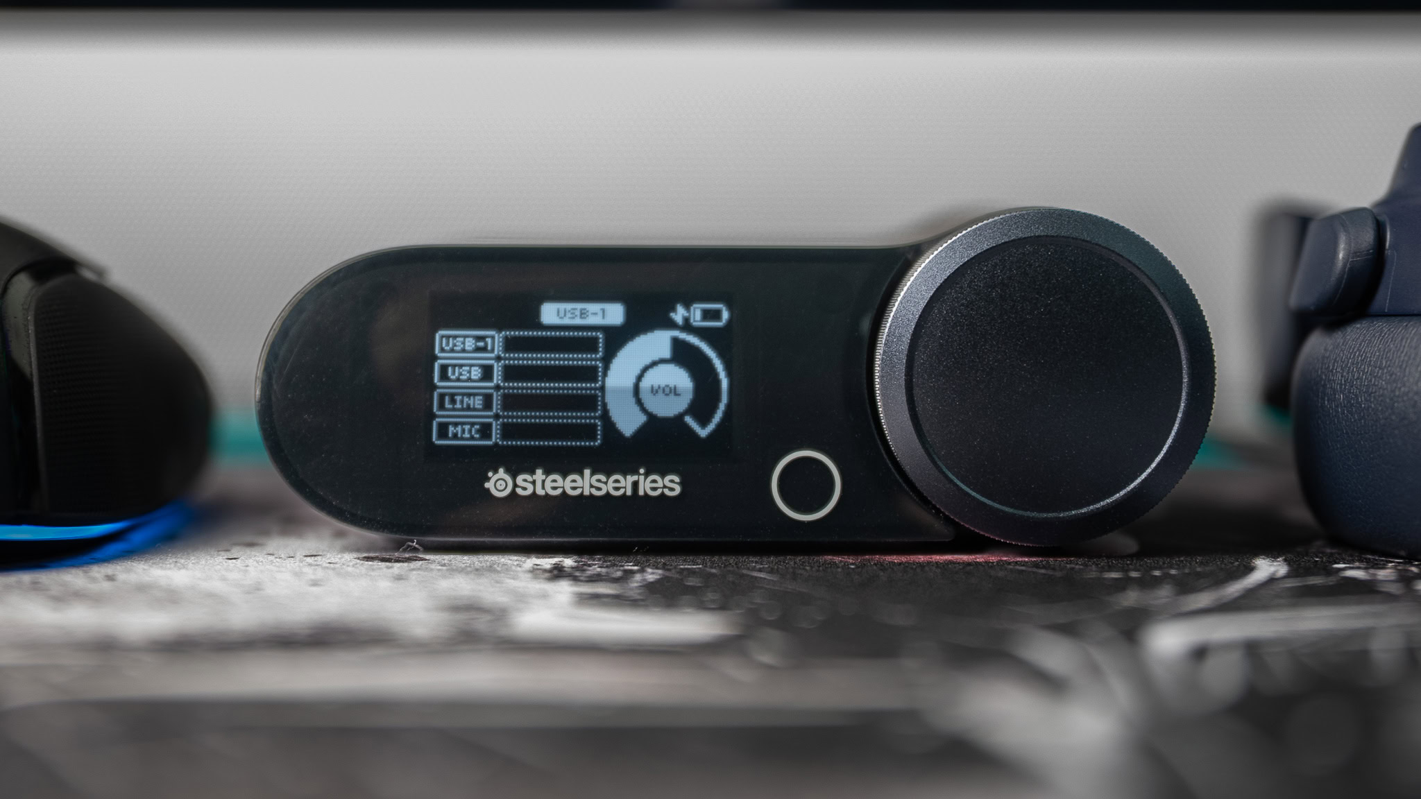 SteelSeries Arctis Nova Pro Omni Base station SteelSeries Arctis Nova Pro Omni base station with knob.