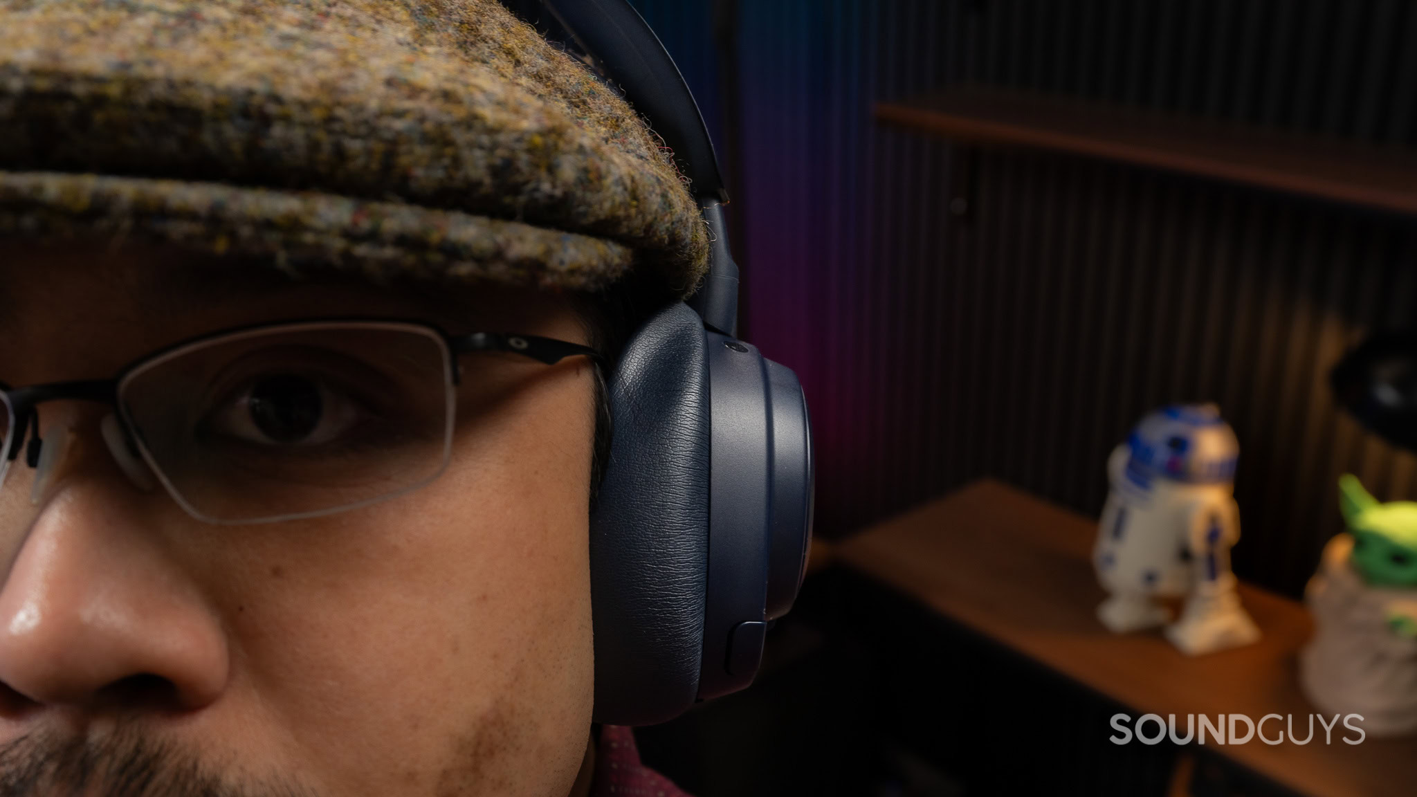SteelSeries Arctis Nova Pro Omni Earpads worn SteelSeries Arctis Nova Pro Omni being worn by a man with a cap