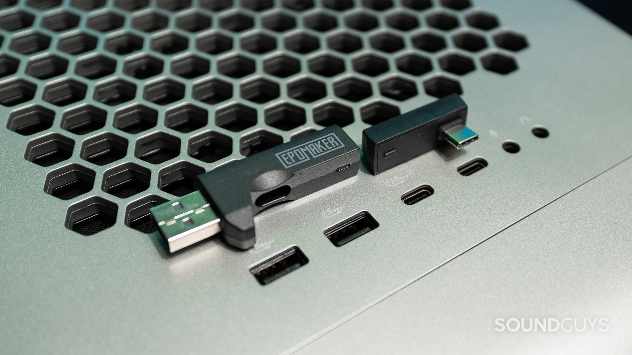 Epomaker GX1 wireless dongle USB-C with USB-A adapter The Epomaker GX1 dongle separated into the USB-A adapter, and the USB-C transmitter.